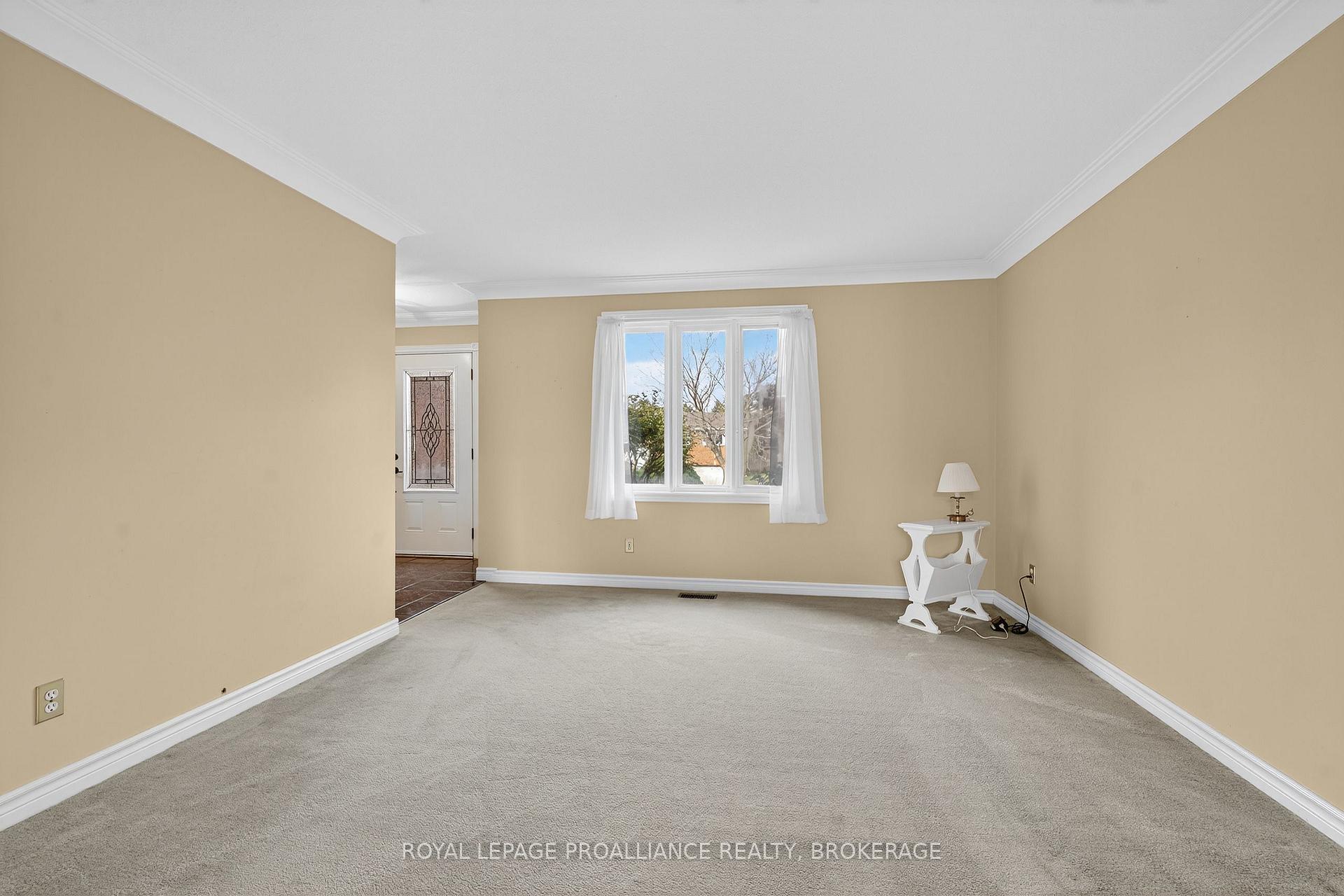 Photo 6 of 520 Citation Crescent, Kingston, City Southwest — HOMEH