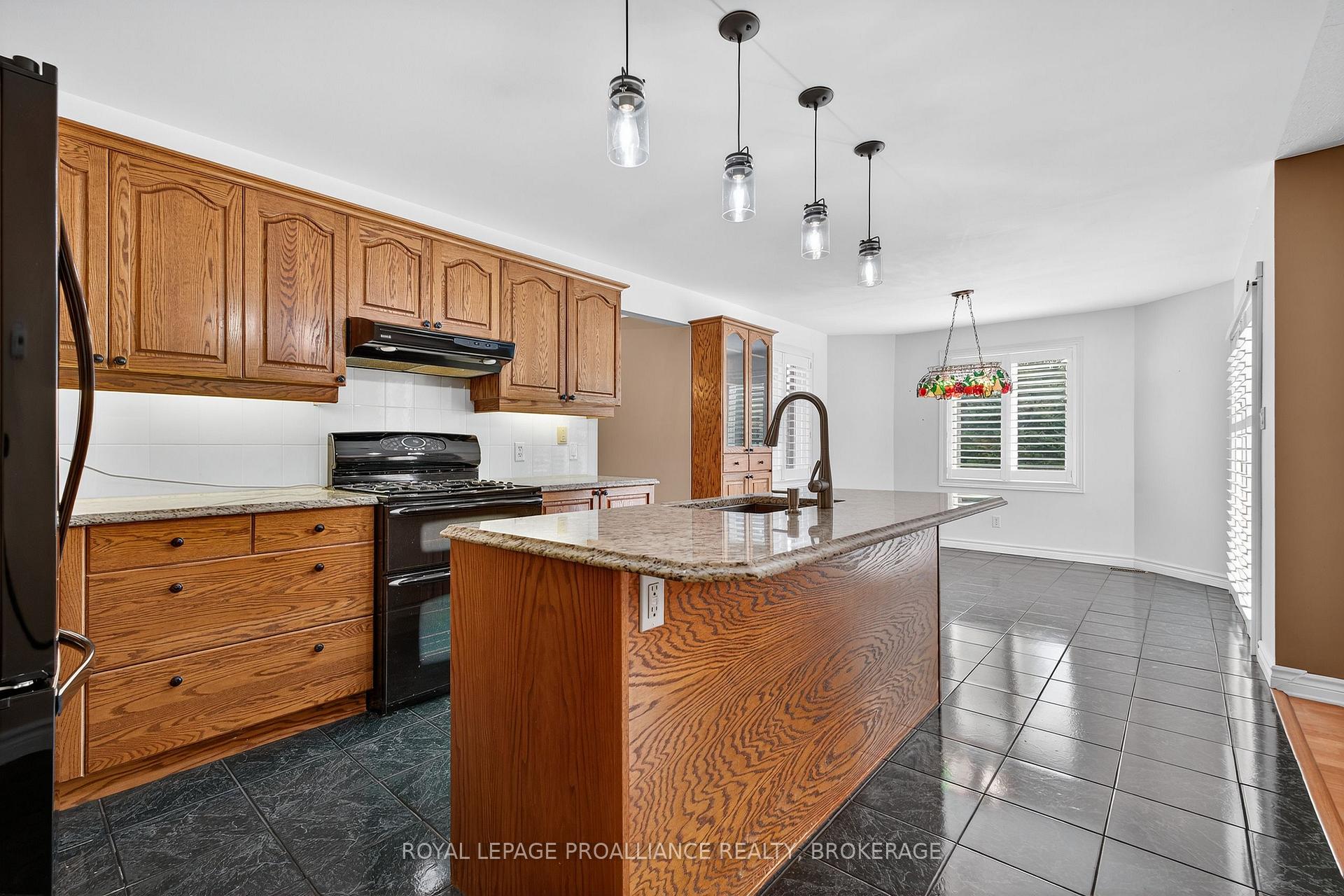 Photo 15 of 520 Citation Crescent, Kingston, City Southwest — HOMEH