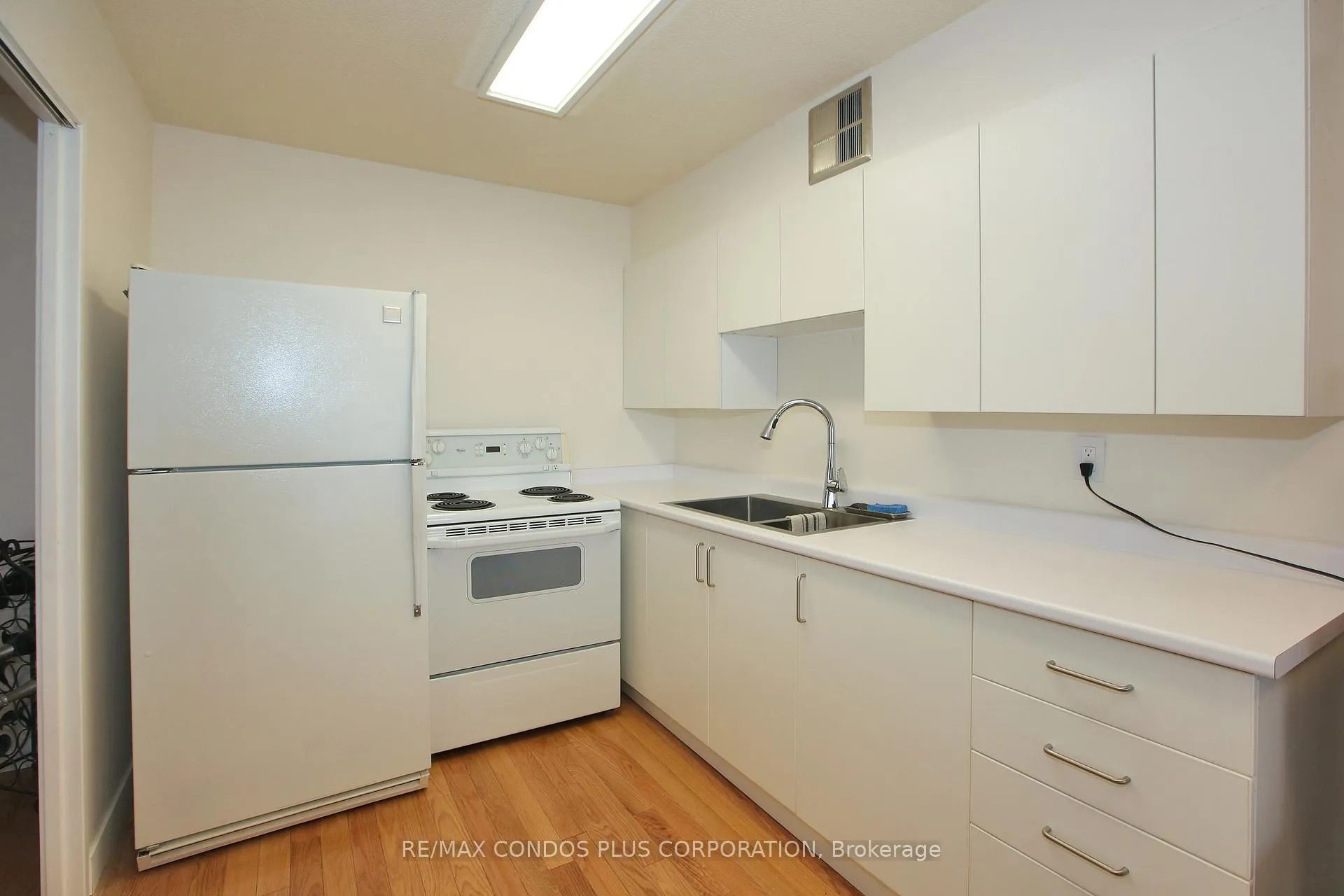 Photo 9 of Unit 1605, 260 Scarlett Road, Toronto, Rockcliffe-Smythe — HOMEH