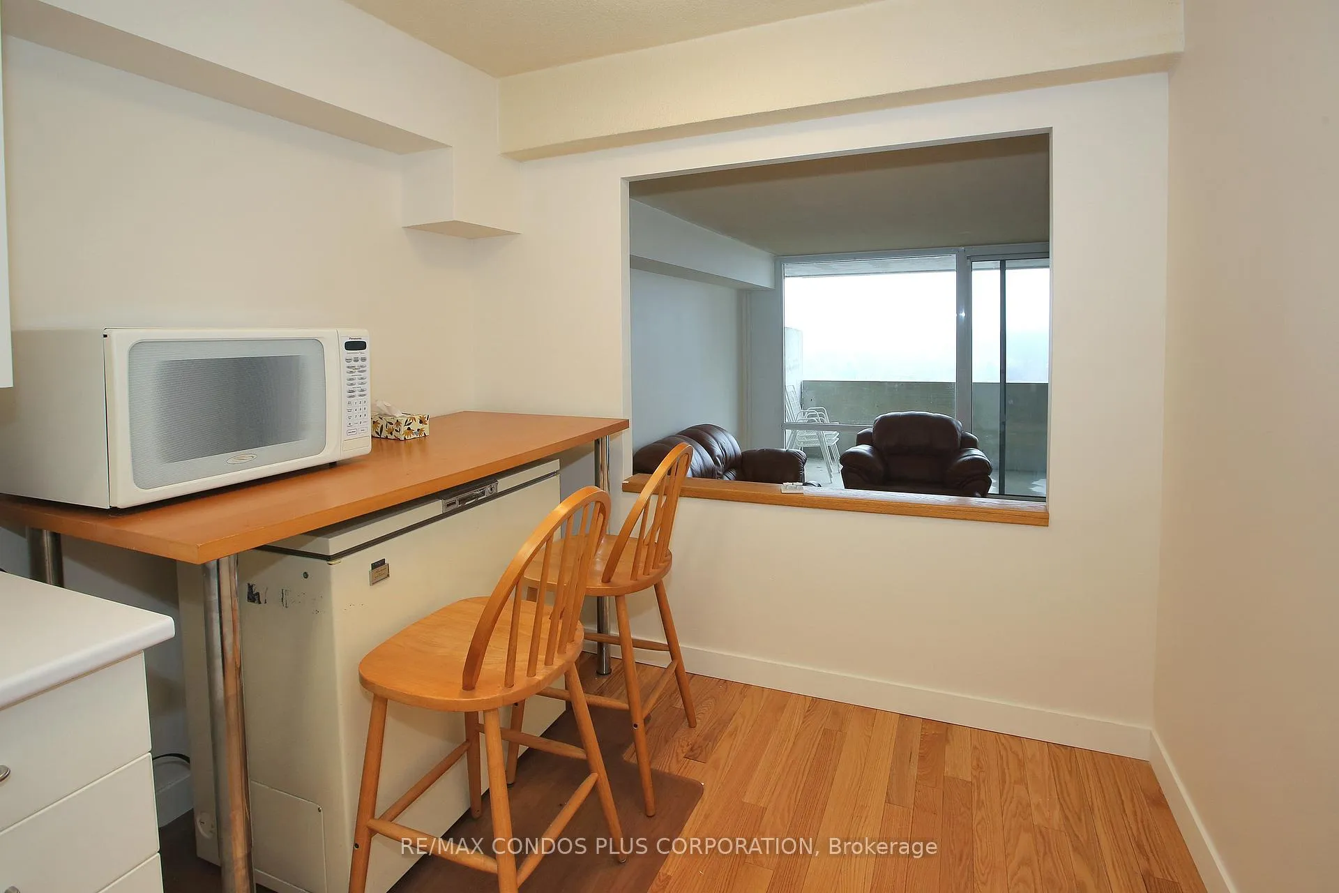 Photo 11 of Unit 1605, 260 Scarlett Road, Toronto, Rockcliffe-Smythe — HOMEH