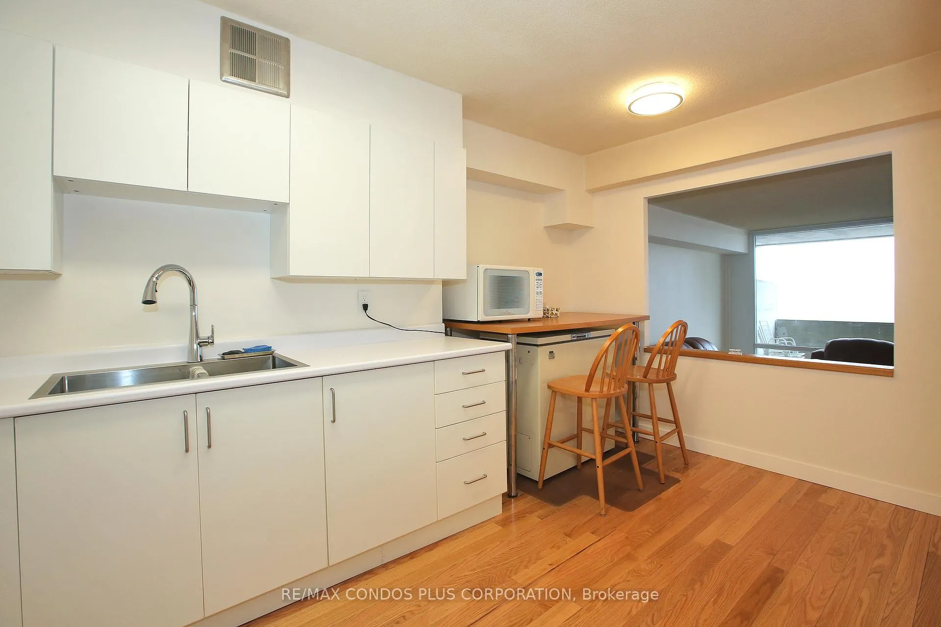 Photo 12 of Unit 1605, 260 Scarlett Road, Toronto, Rockcliffe-Smythe — HOMEH