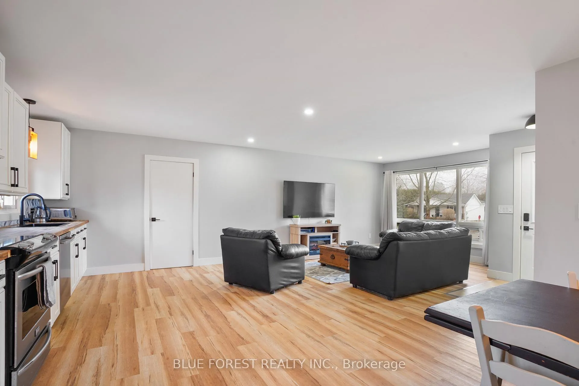 Photo 9 of 218 Maple Street, West Elgin, West Lorne — HOMEH