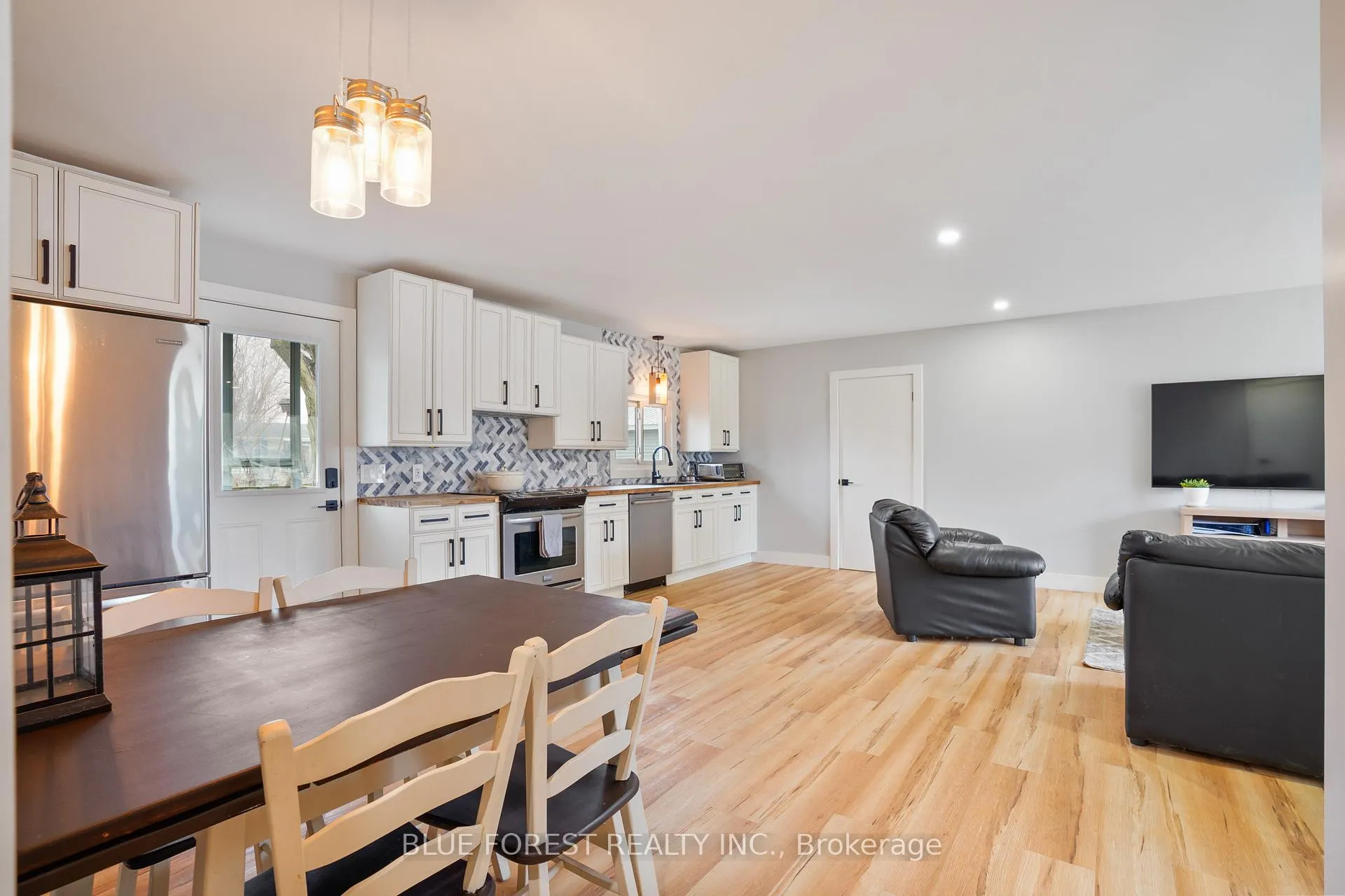 Photo 10 of 218 Maple Street, West Elgin, West Lorne — HOMEH