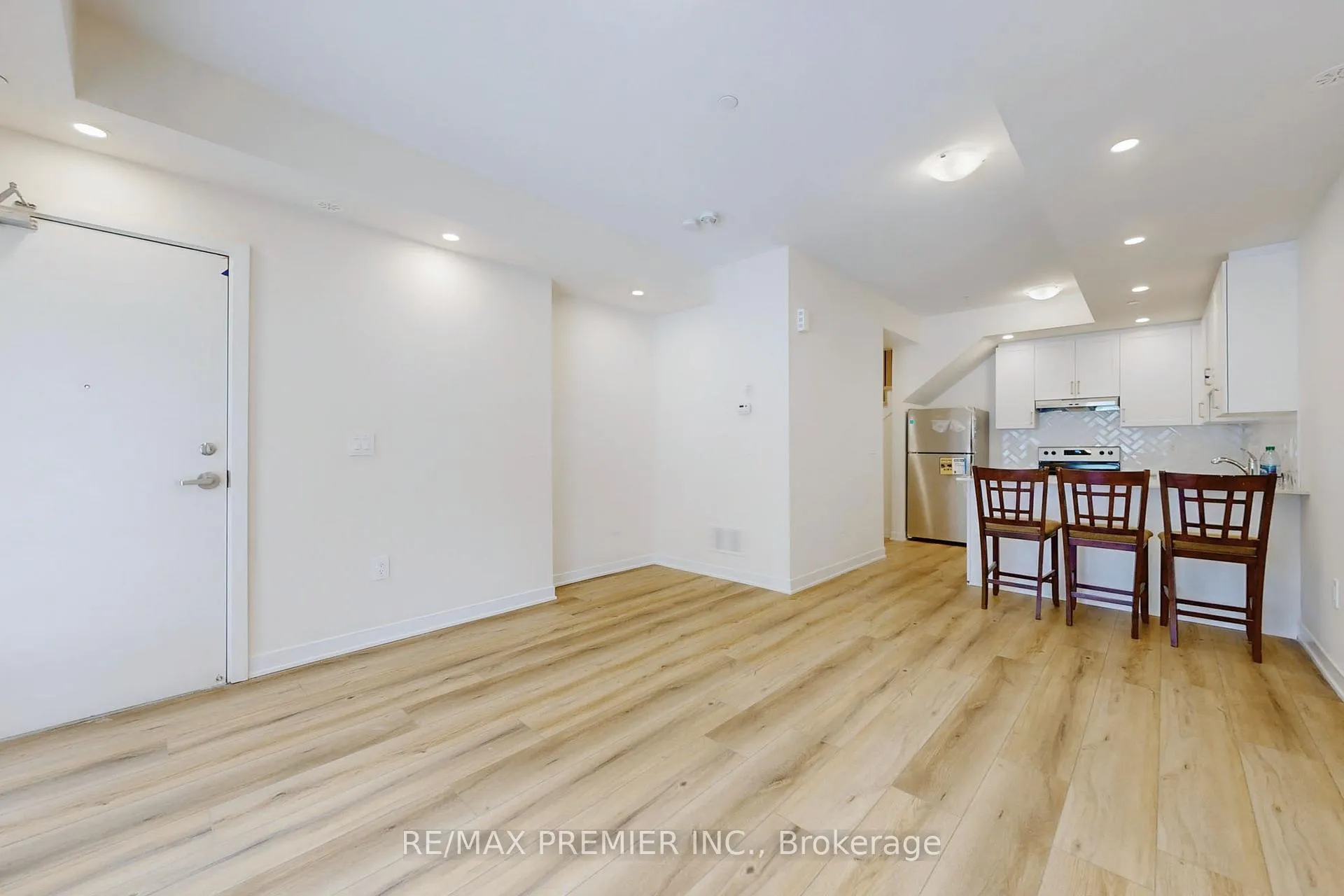 Photo 8 of Unit 329, 1695 Dersan Street, Pickering, Duffin Heights — HOMEH