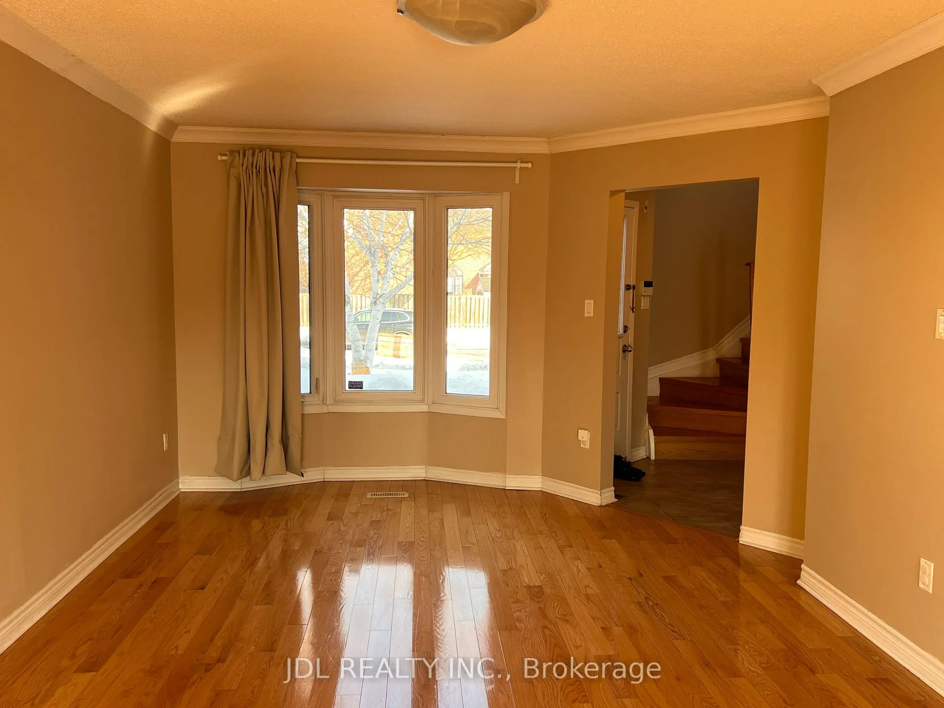 Photo 4 of 81 Gailcrest Circle, Vaughan, Crestwood-Springfarm-Yorkhill — HOMEH