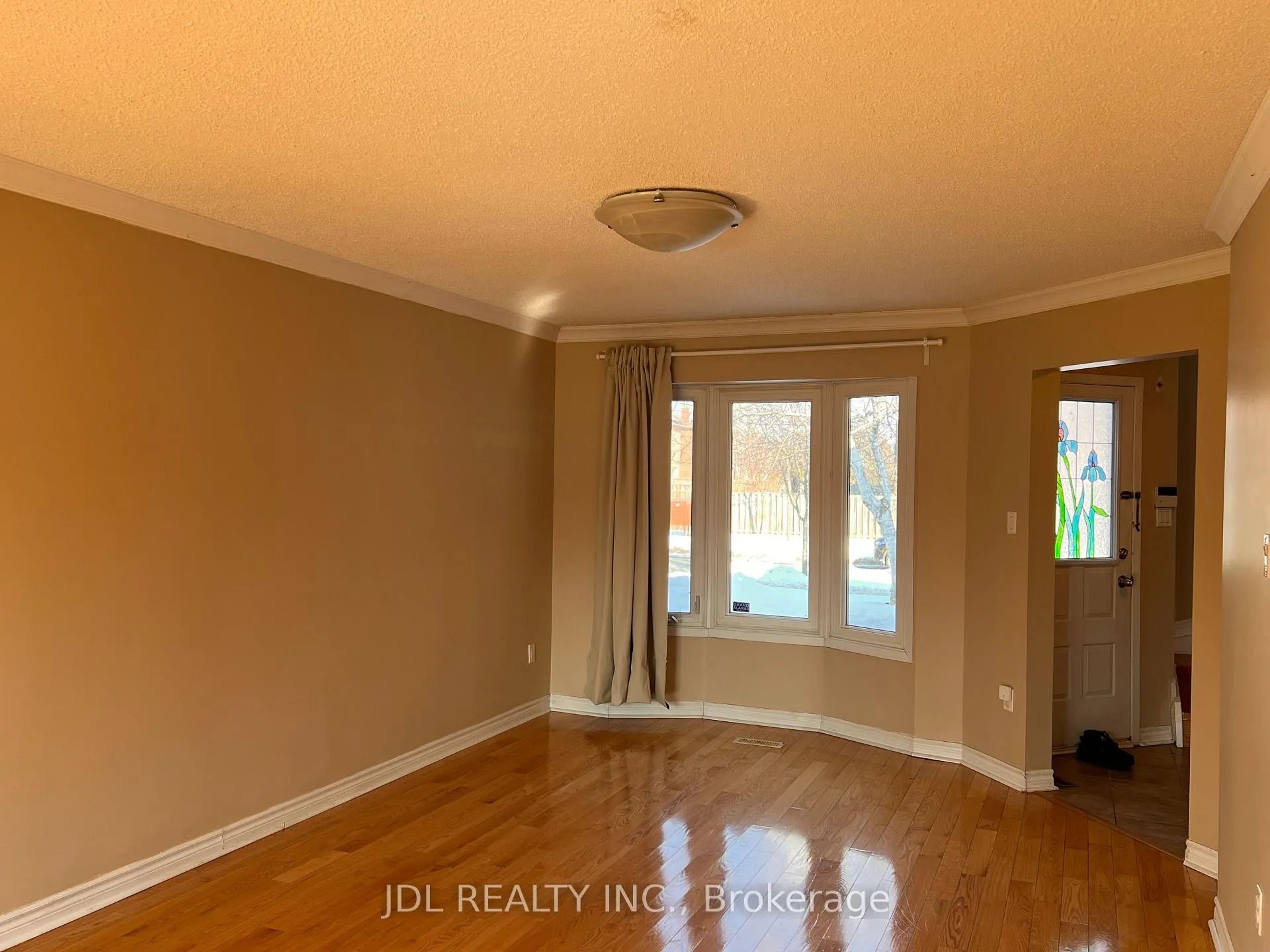 Photo 5 of 81 Gailcrest Circle, Vaughan, Crestwood-Springfarm-Yorkhill — HOMEH