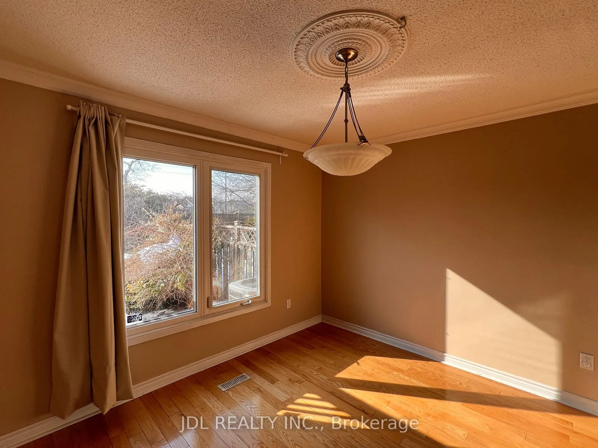 Photo 6 of 81 Gailcrest Circle, Vaughan, Crestwood-Springfarm-Yorkhill — HOMEH