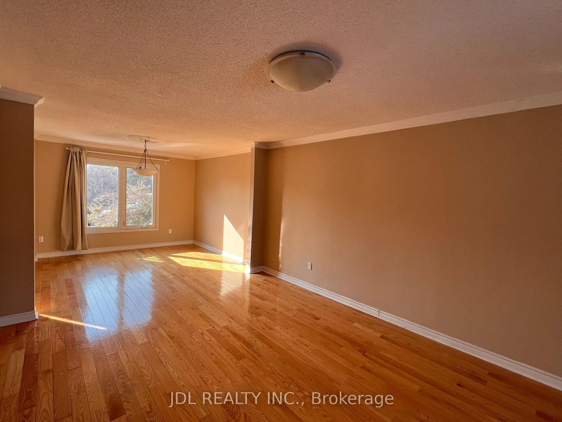 Photo 7 of 81 Gailcrest Circle, Vaughan, Crestwood-Springfarm-Yorkhill — HOMEH