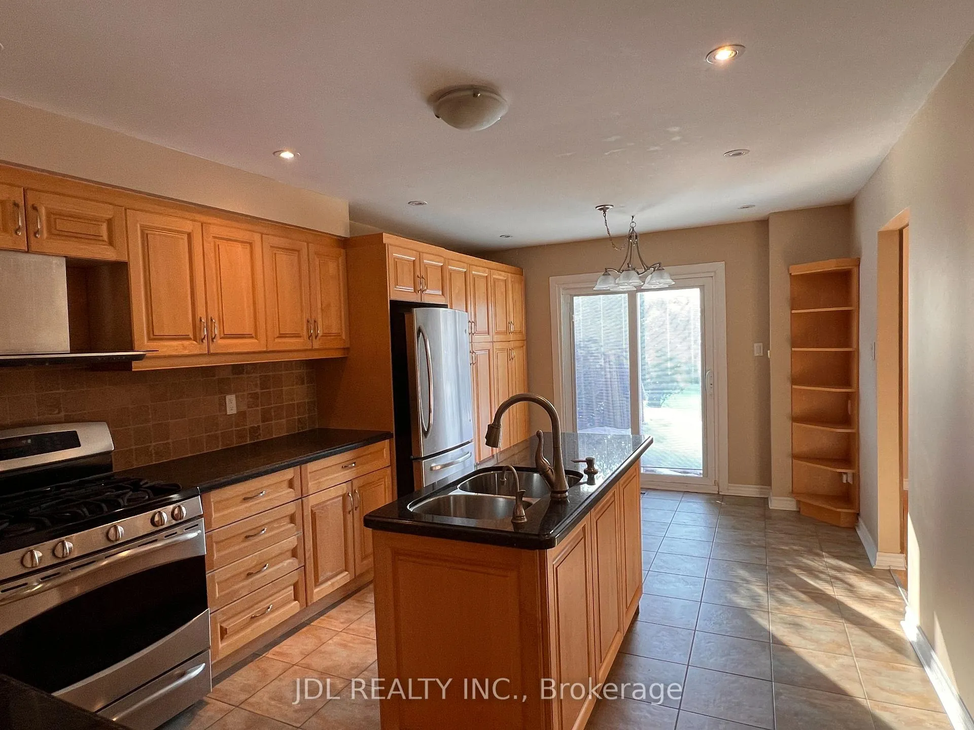 Photo 8 of 81 Gailcrest Circle, Vaughan, Crestwood-Springfarm-Yorkhill — HOMEH
