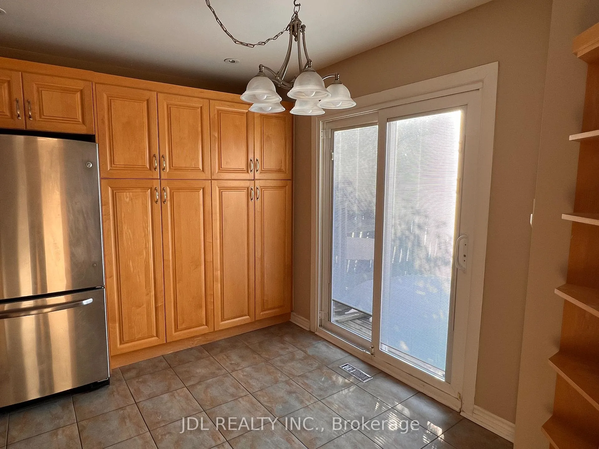 Photo 9 of 81 Gailcrest Circle, Vaughan, Crestwood-Springfarm-Yorkhill — HOMEH