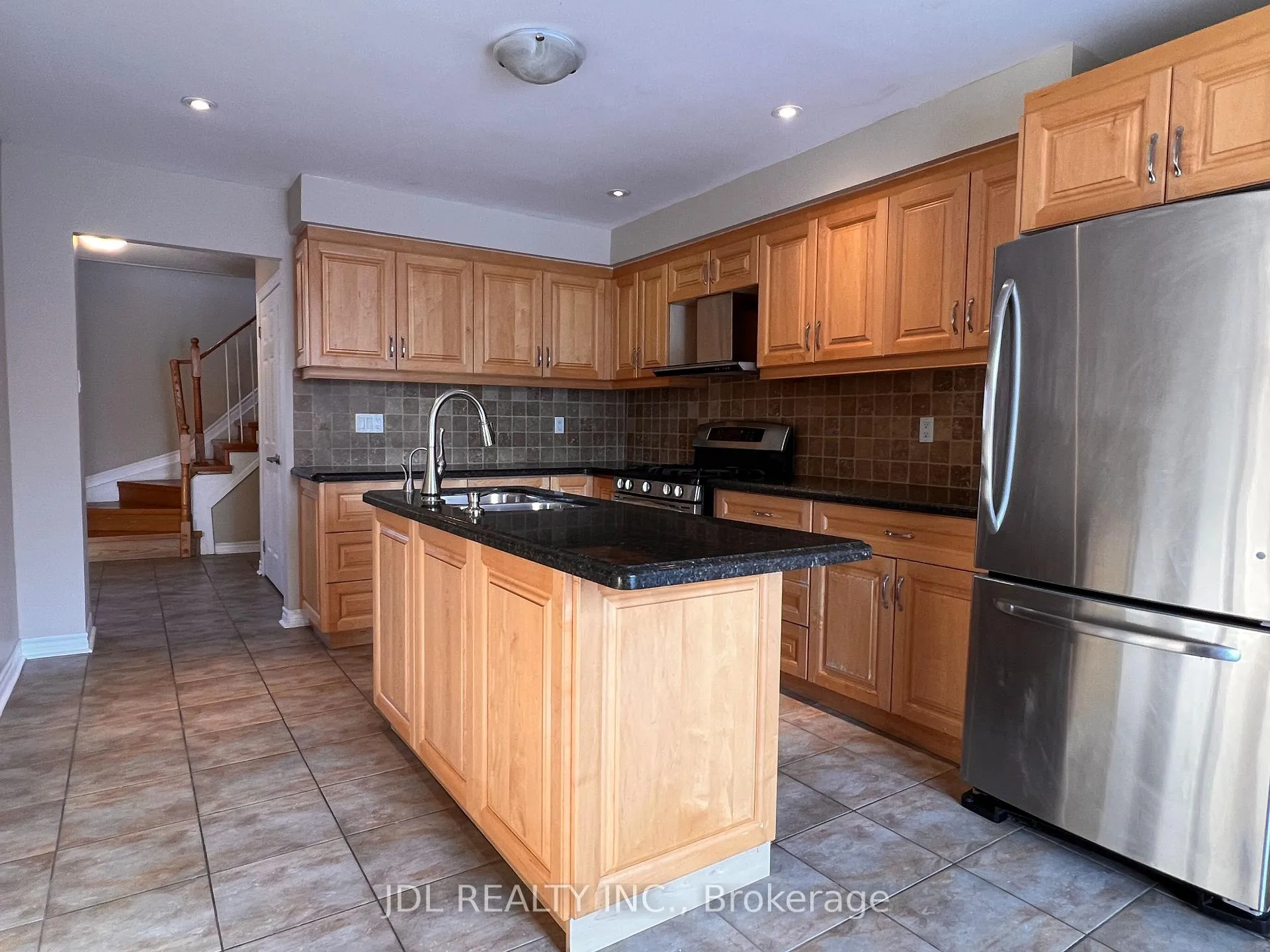 Photo 10 of 81 Gailcrest Circle, Vaughan, Crestwood-Springfarm-Yorkhill — HOMEH