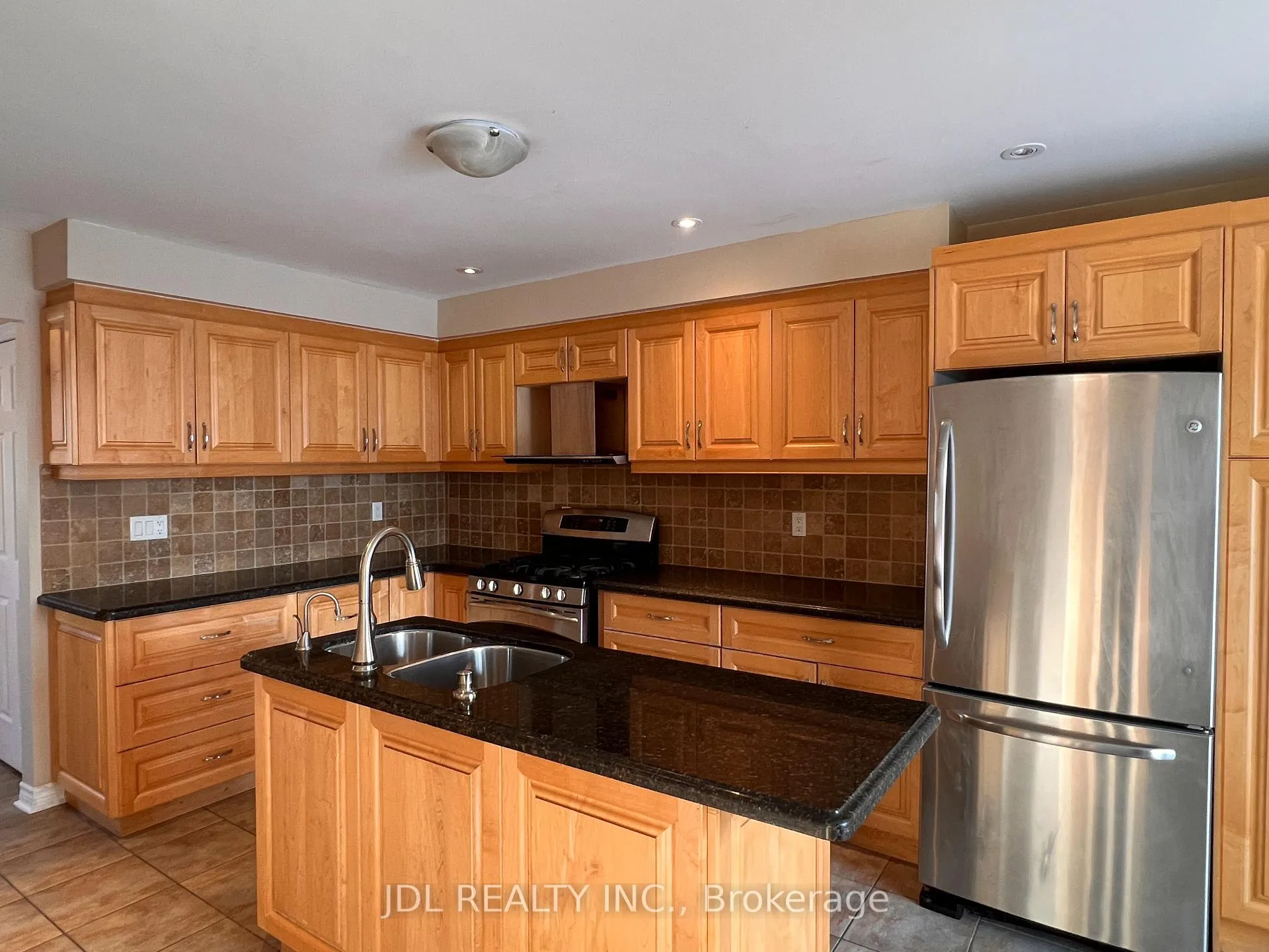 Photo 11 of 81 Gailcrest Circle, Vaughan, Crestwood-Springfarm-Yorkhill — HOMEH