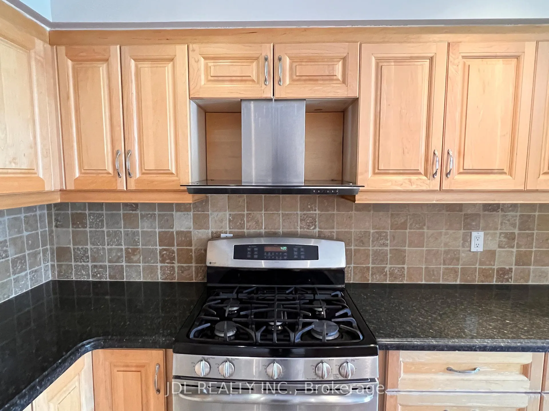 Photo 12 of 81 Gailcrest Circle, Vaughan, Crestwood-Springfarm-Yorkhill — HOMEH