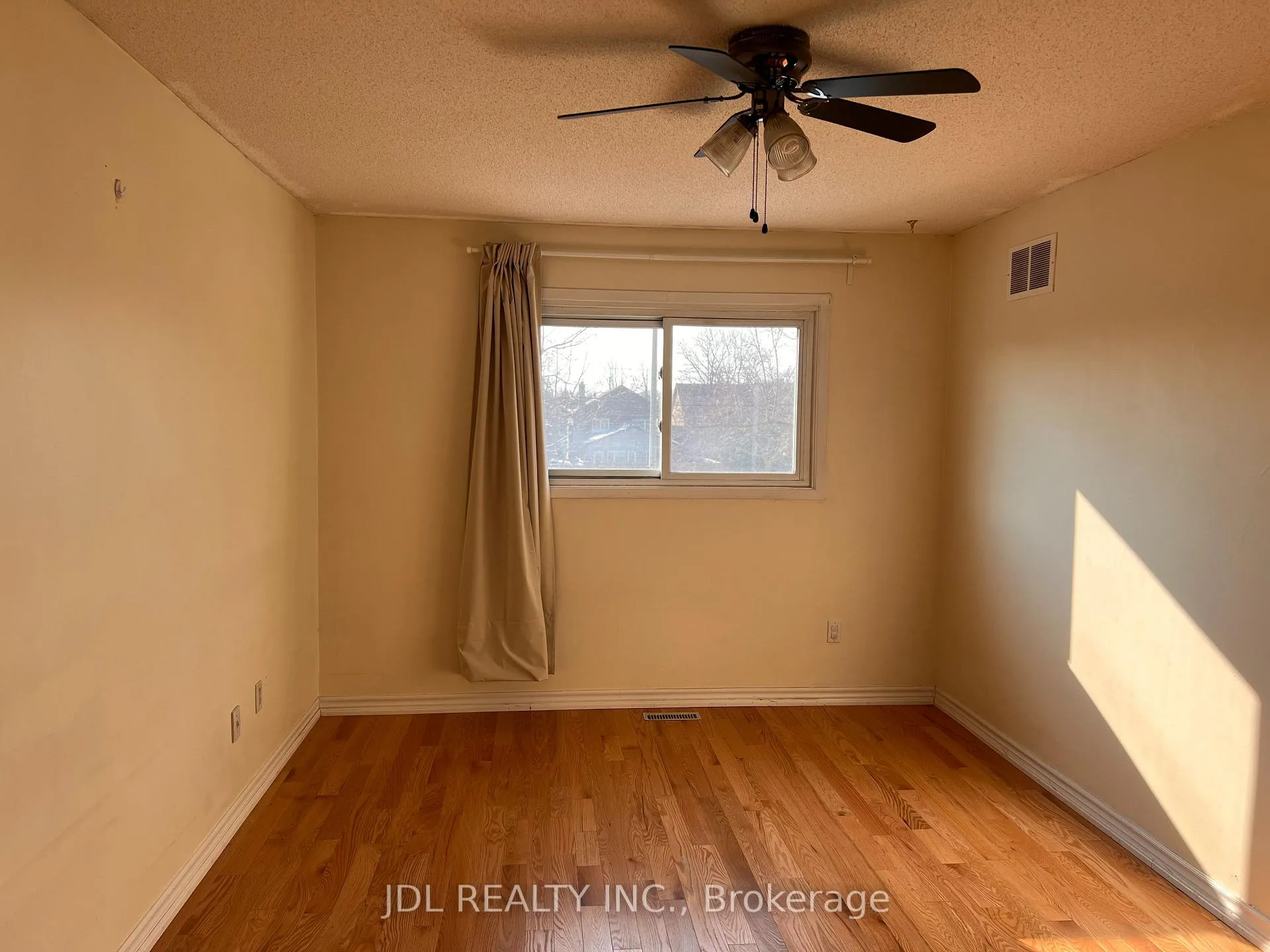 Photo 28 of 81 Gailcrest Circle, Vaughan, Crestwood-Springfarm-Yorkhill — HOMEH