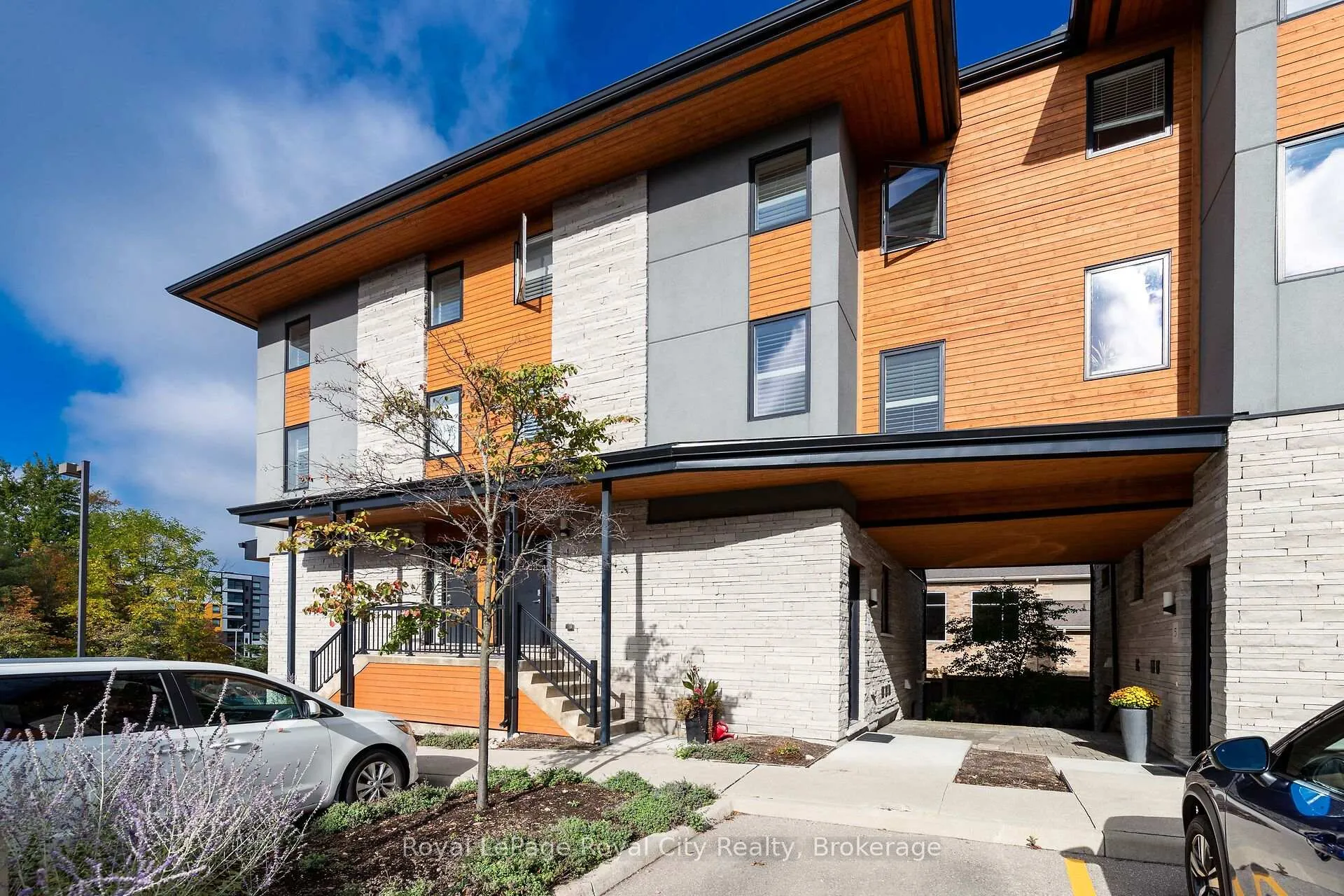 Photo 2 of Unit 2, 32 Arkell Road, Guelph, Kortright East — HOMEH
