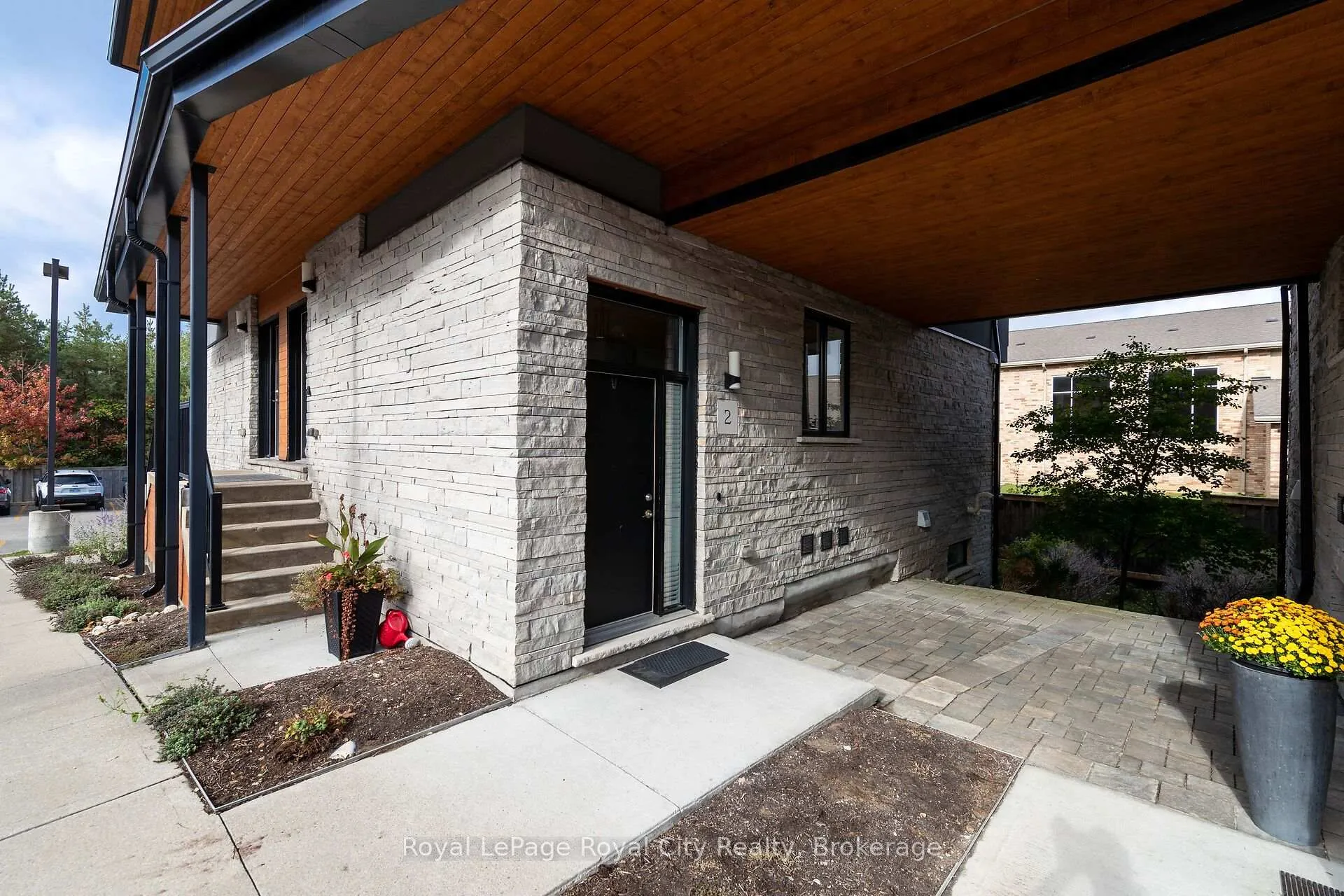 Photo 3 of Unit 2, 32 Arkell Road, Guelph, Kortright East — HOMEH