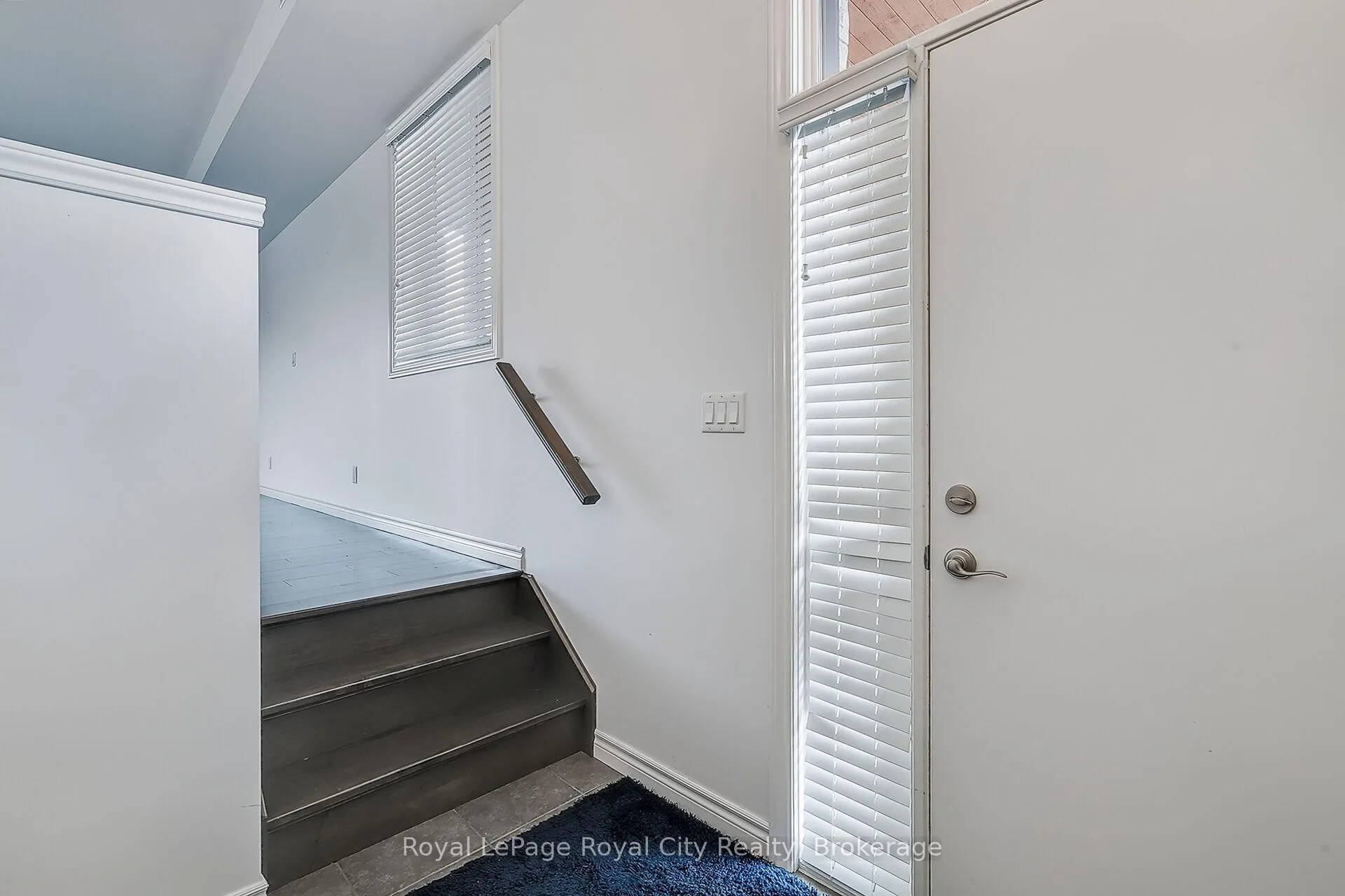 Photo 4 of Unit 2, 32 Arkell Road, Guelph, Kortright East — HOMEH