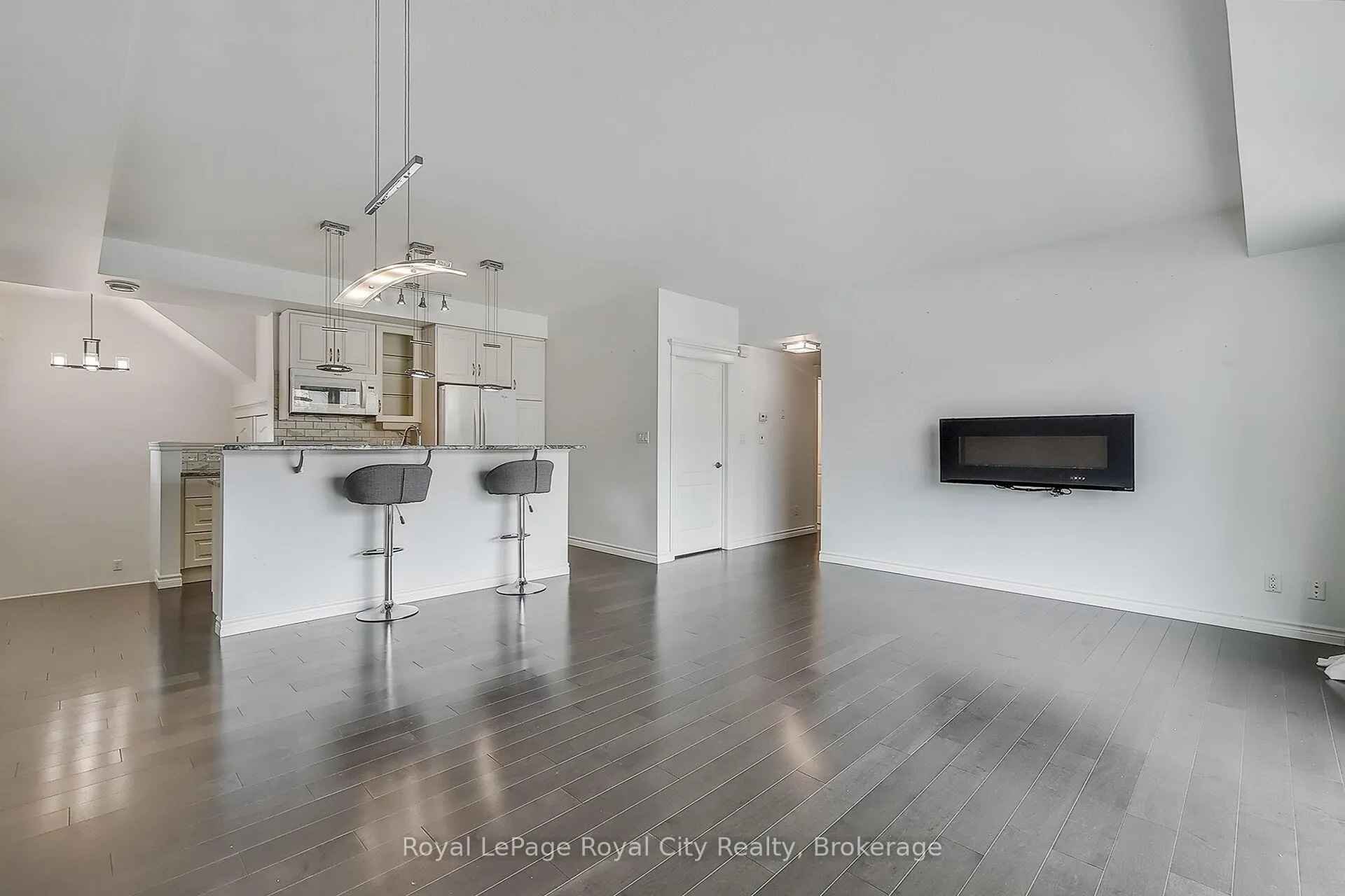 Photo 12 of Unit 2, 32 Arkell Road, Guelph, Kortright East — HOMEH