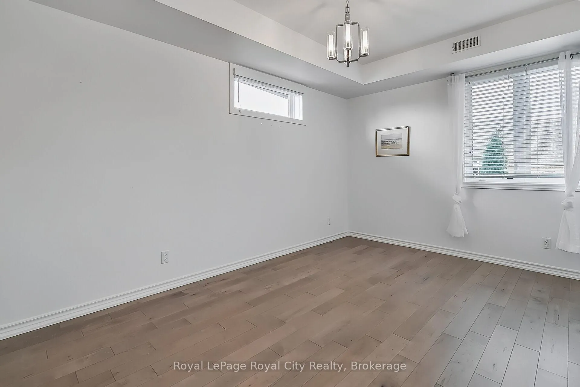 Photo 18 of Unit 2, 32 Arkell Road, Guelph, Kortright East — HOMEH