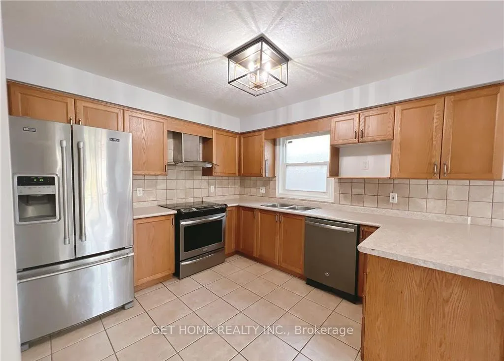 Photo 5 of Unit UPPER, 154 Bridlewreath Street, Kitchener — HOMEH