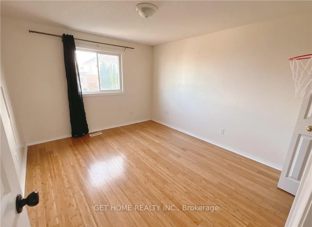Photo 12 of Unit UPPER, 154 Bridlewreath Street, Kitchener — HOMEH