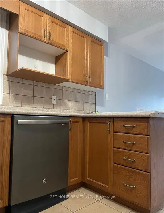 Photo 14 of Unit UPPER, 154 Bridlewreath Street, Kitchener — HOMEH