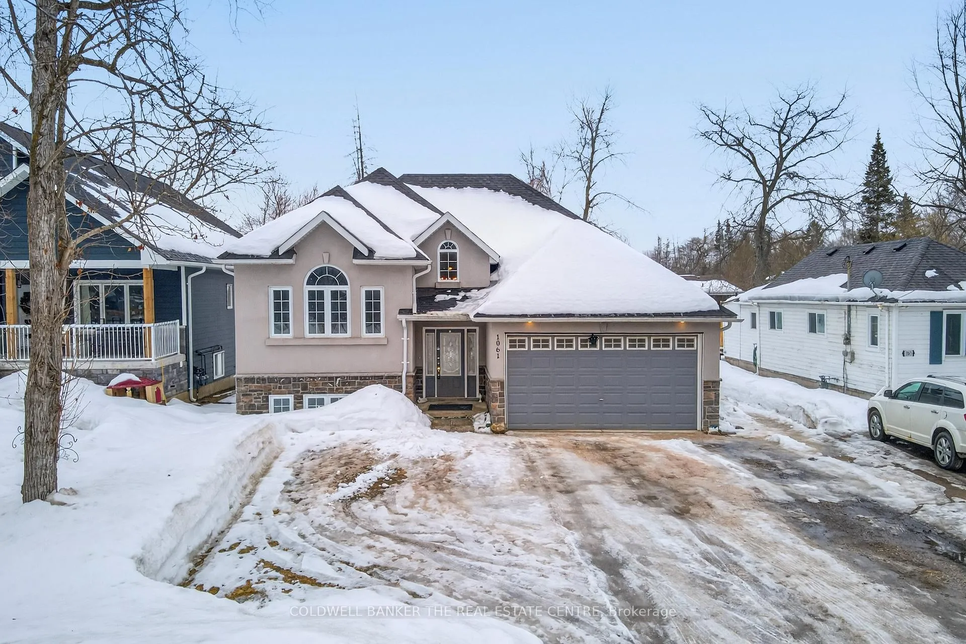 Photo 2 of 1061 Elm Road, Innisfil, Rural Innisfil — HOMEH