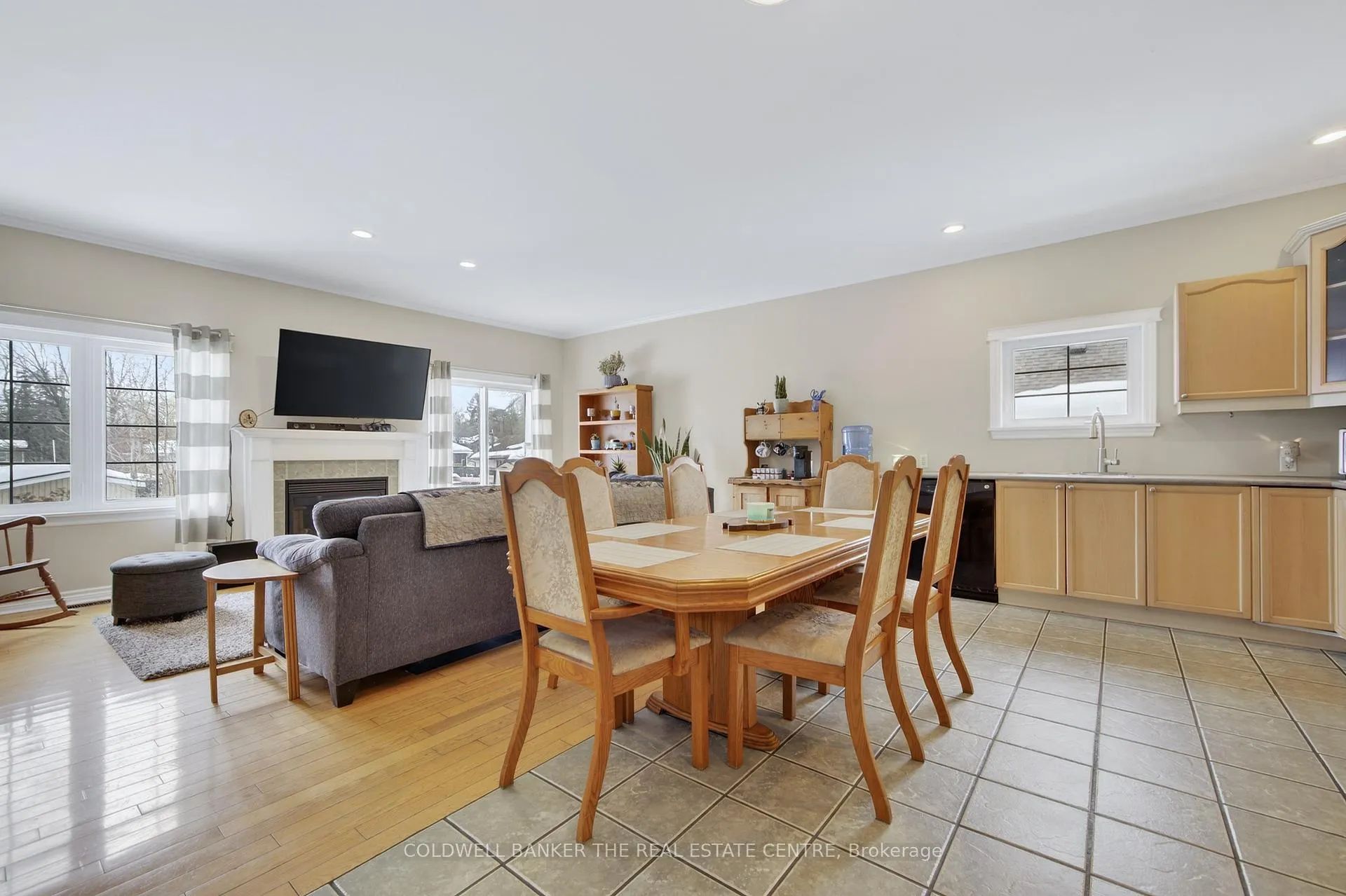 Photo 6 of 1061 Elm Road, Innisfil, Rural Innisfil — HOMEH