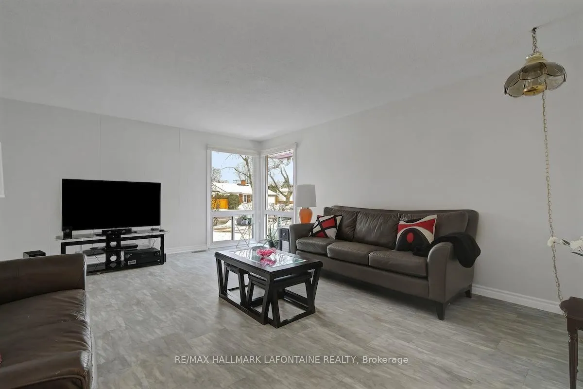 Photo 6 of 2443 Ogilvie Road, Ottawa, Beacon Hill North — HOMEH