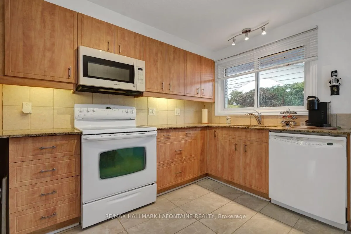 Photo 12 of 2443 Ogilvie Road, Ottawa, Beacon Hill North — HOMEH