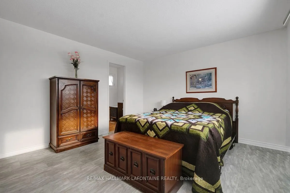 Photo 17 of 2443 Ogilvie Road, Ottawa, Beacon Hill North — HOMEH