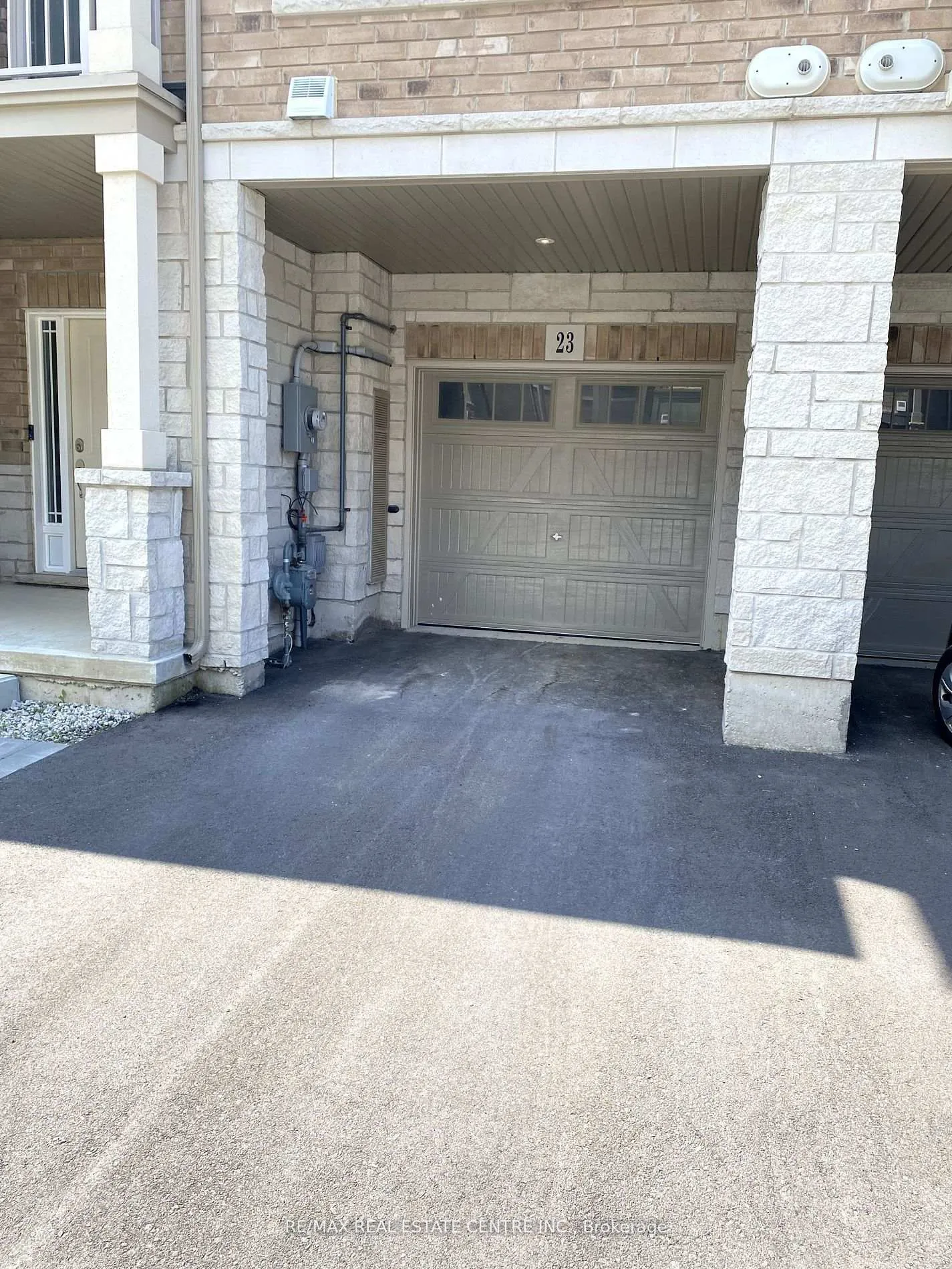 Photo 2 of 23 Aqua Lane, Hamilton, Rural Glanbrook — HOMEH