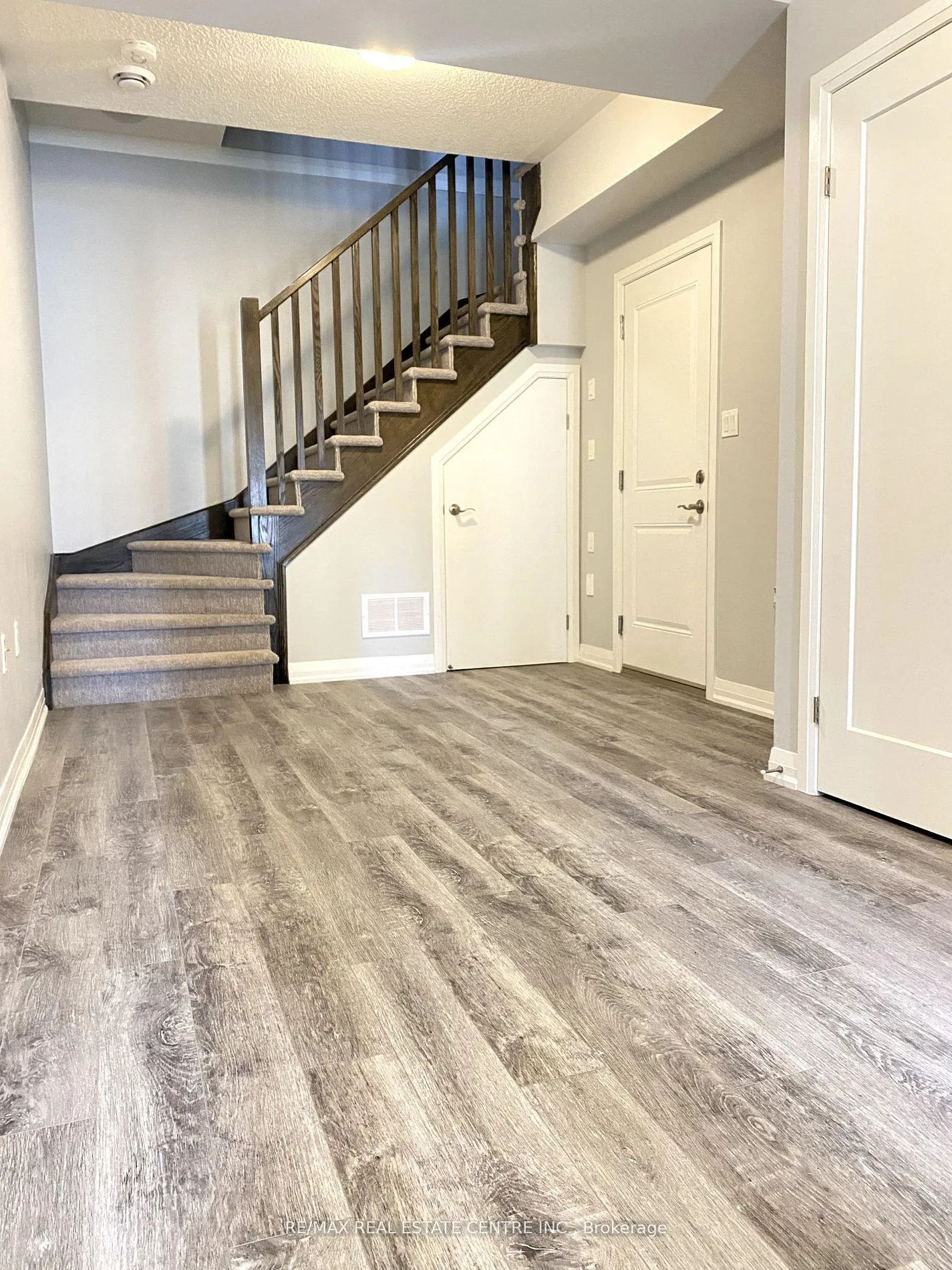 Photo 7 of 23 Aqua Lane, Hamilton, Rural Glanbrook — HOMEH
