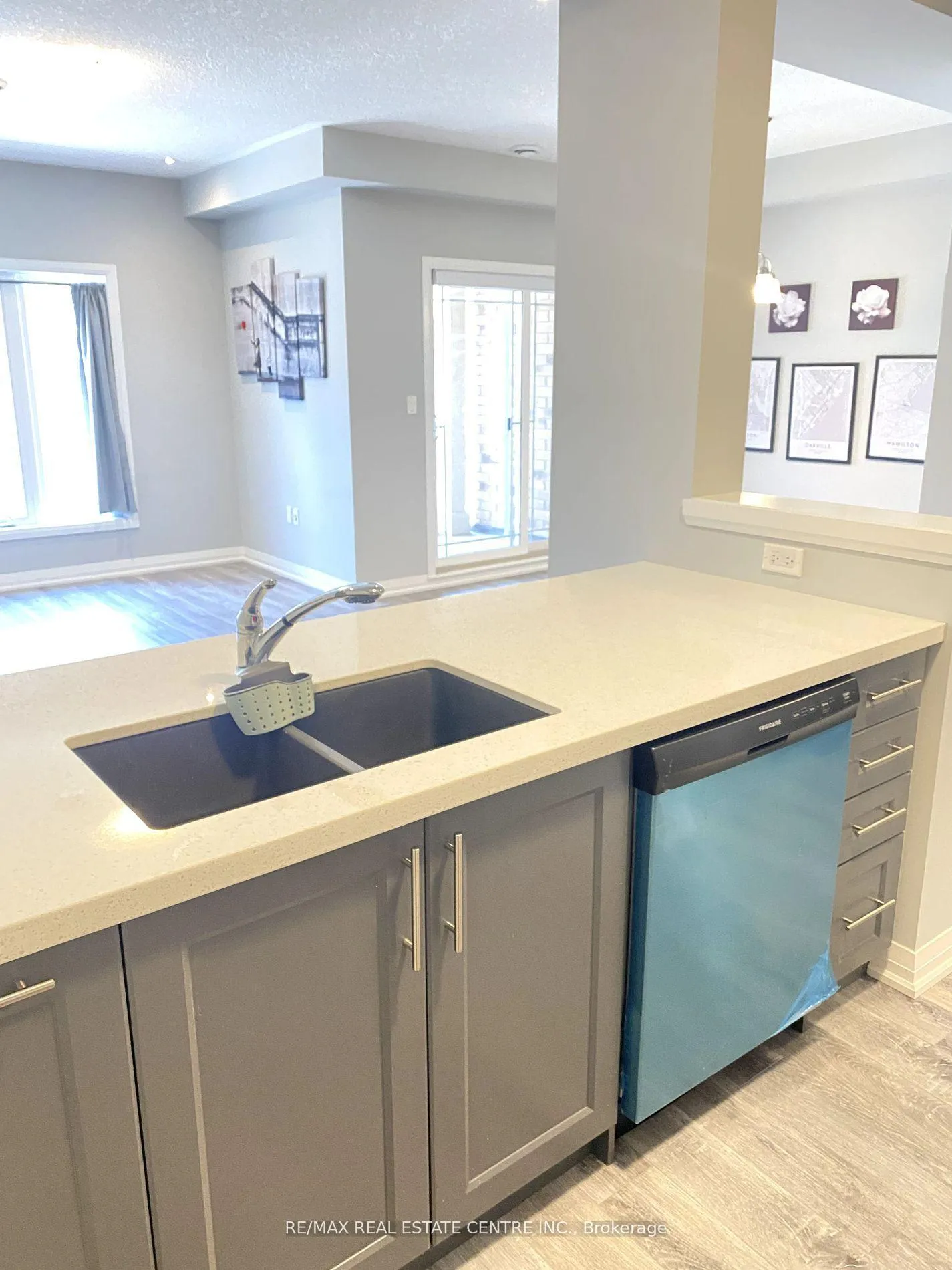 Photo 10 of 23 Aqua Lane, Hamilton, Rural Glanbrook — HOMEH