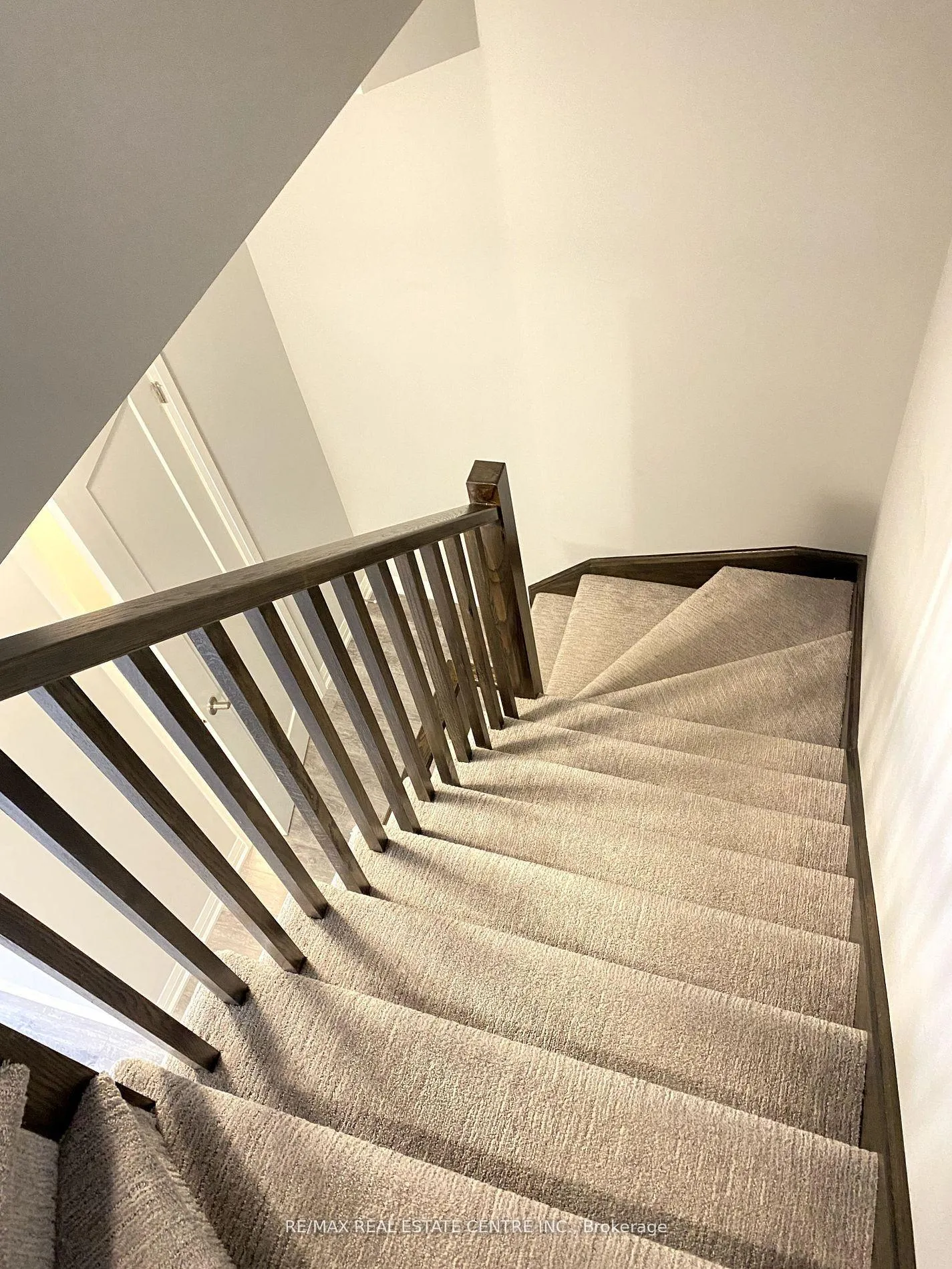Photo 18 of 23 Aqua Lane, Hamilton, Rural Glanbrook — HOMEH