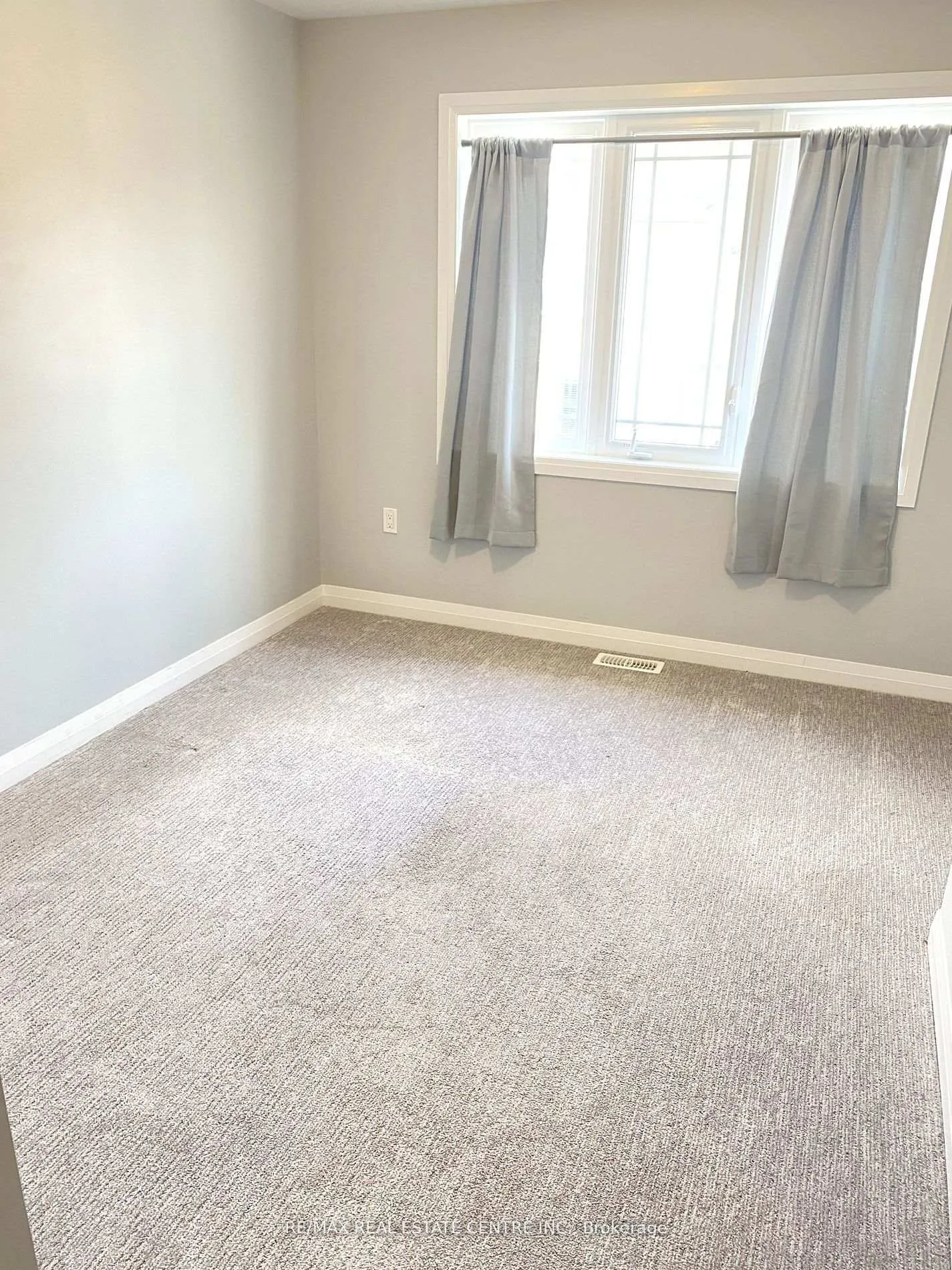 Photo 19 of 23 Aqua Lane, Hamilton, Rural Glanbrook — HOMEH