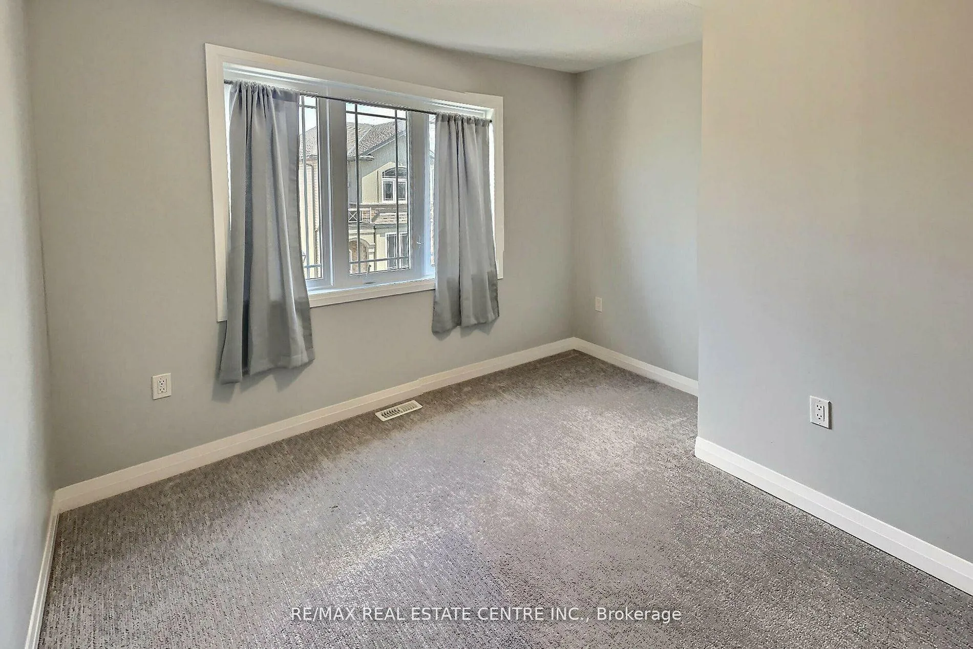 Photo 21 of 23 Aqua Lane, Hamilton, Rural Glanbrook — HOMEH
