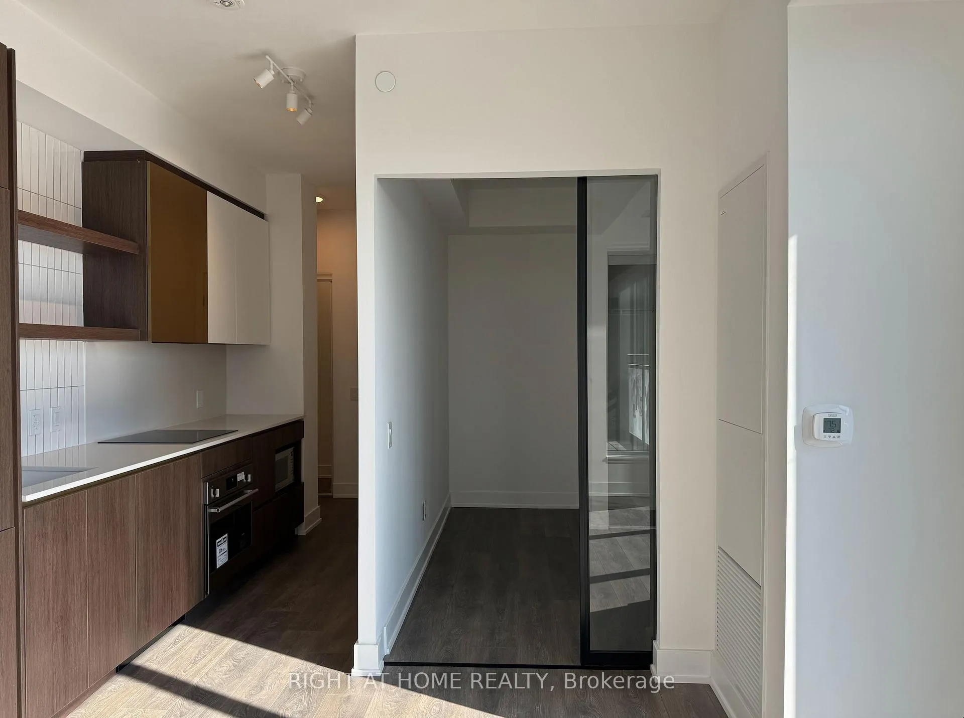 Photo 4 of Unit 301, 1285 Queen Street E, Toronto, Greenwood-Coxwell — HOMEH