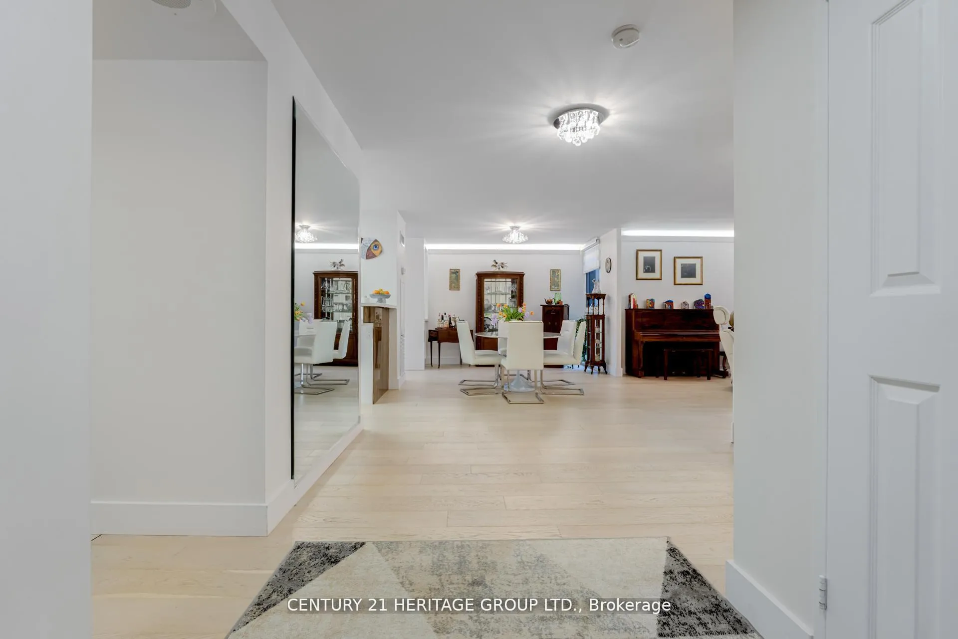 Photo 4 of Unit 805, 278 Bloor Street E, Toronto, Rosedale-Moore Park — HOMEH