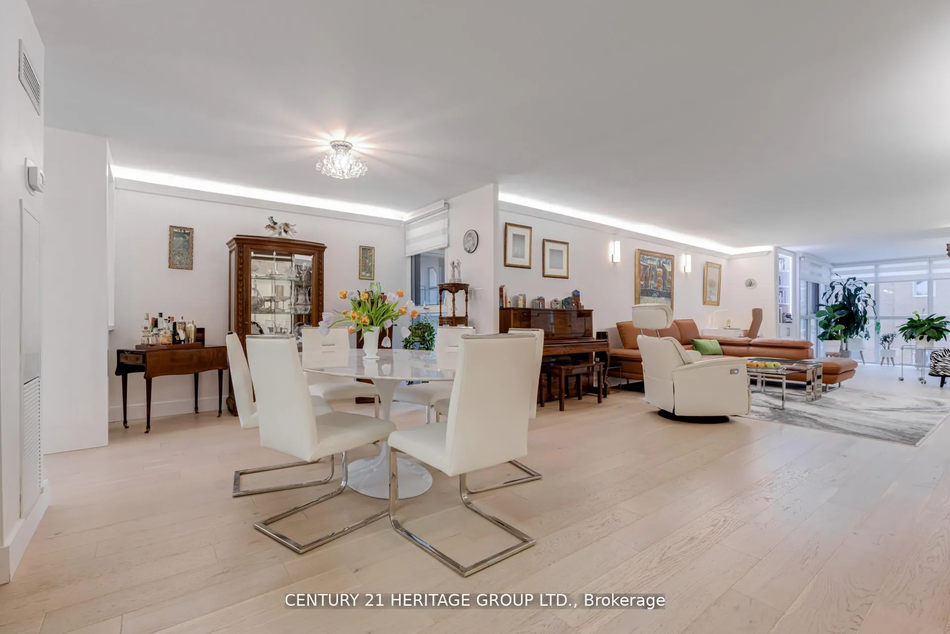 Photo 5 of Unit 805, 278 Bloor Street E, Toronto, Rosedale-Moore Park — HOMEH