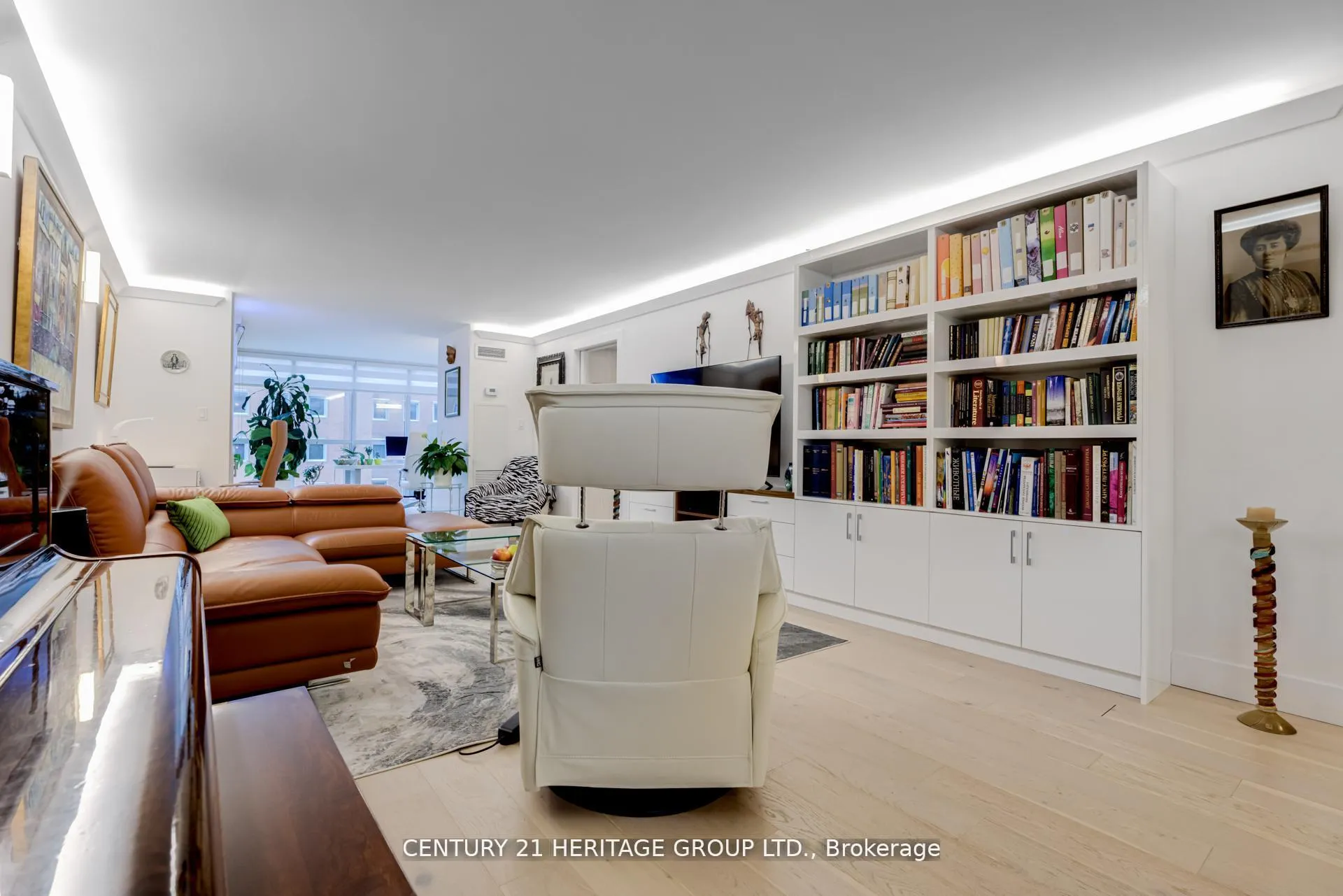 Photo 9 of Unit 805, 278 Bloor Street E, Toronto, Rosedale-Moore Park — HOMEH