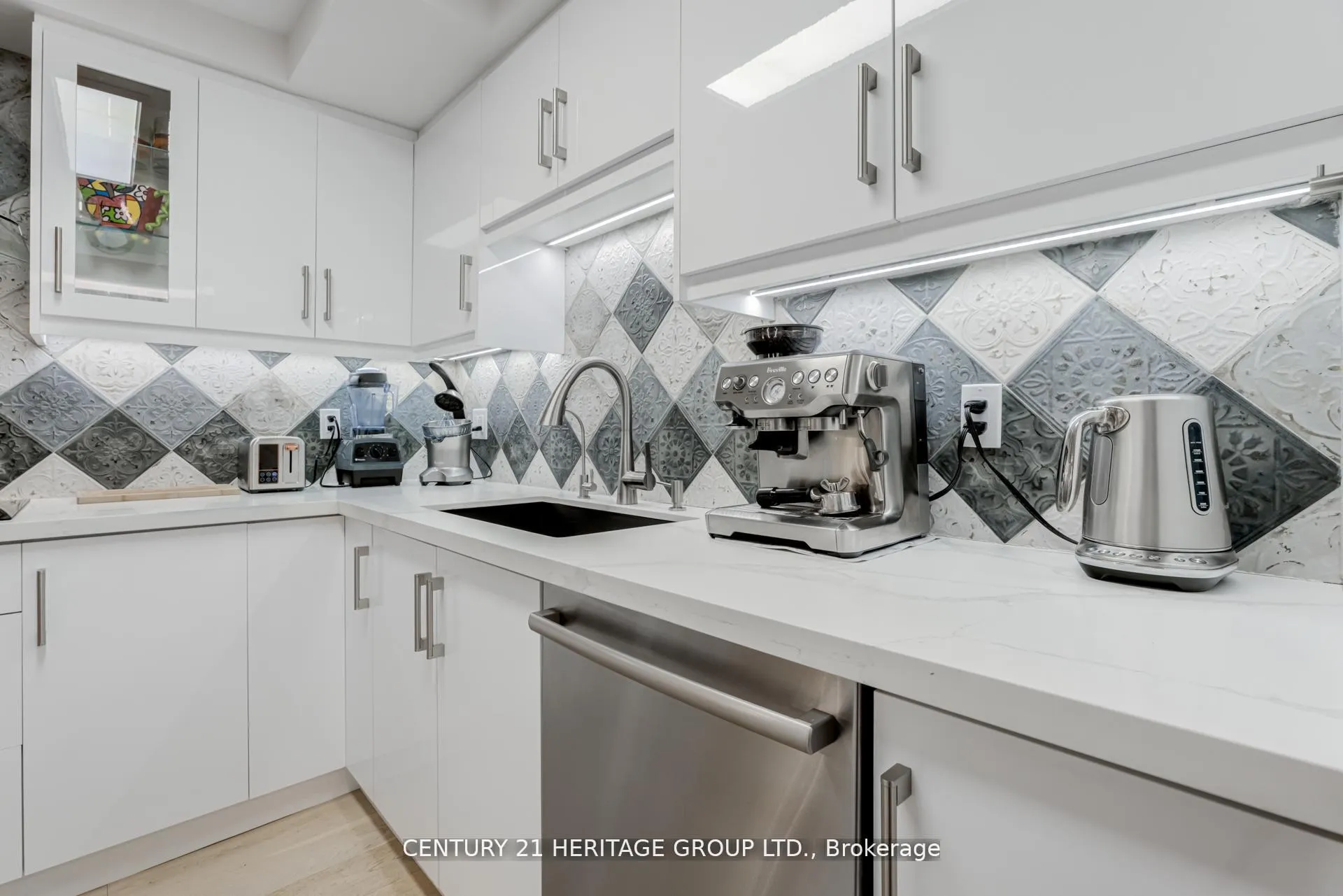 Photo 22 of Unit 805, 278 Bloor Street E, Toronto, Rosedale-Moore Park — HOMEH