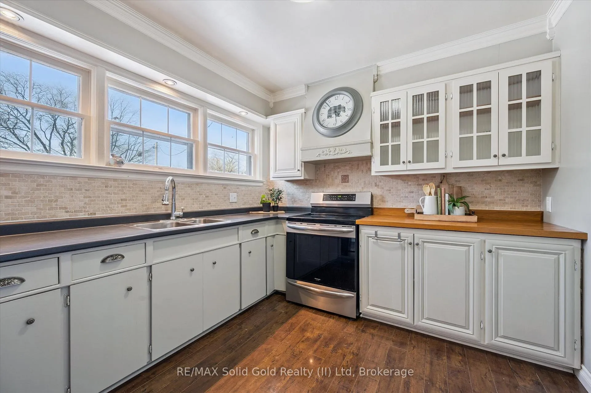 Photo 11 of 1135 Queens Boulevard, Kitchener — HOMEH