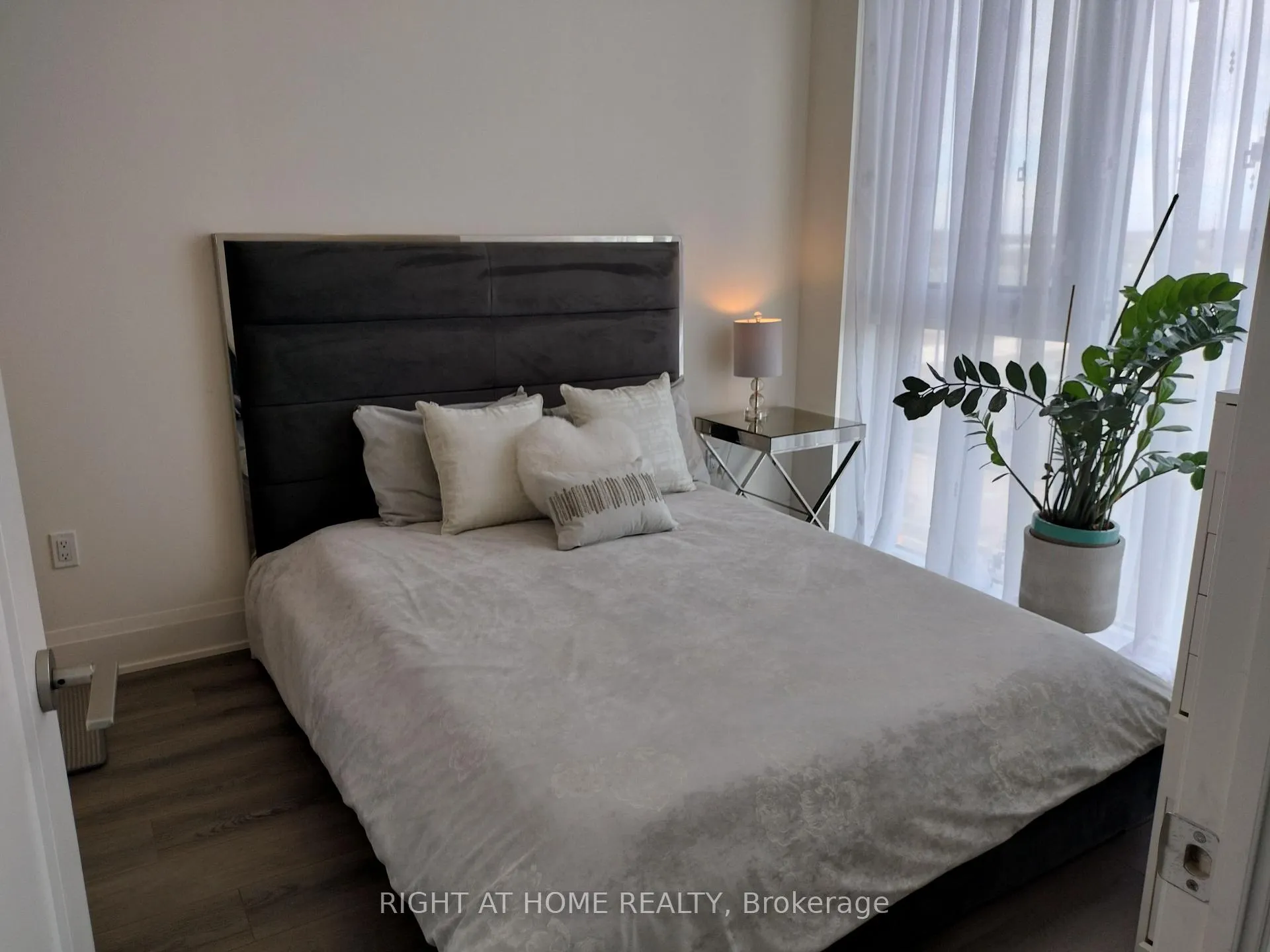Photo 13 of Unit 617, 9000 Jane Street N, Vaughan, Concord — HOMEH