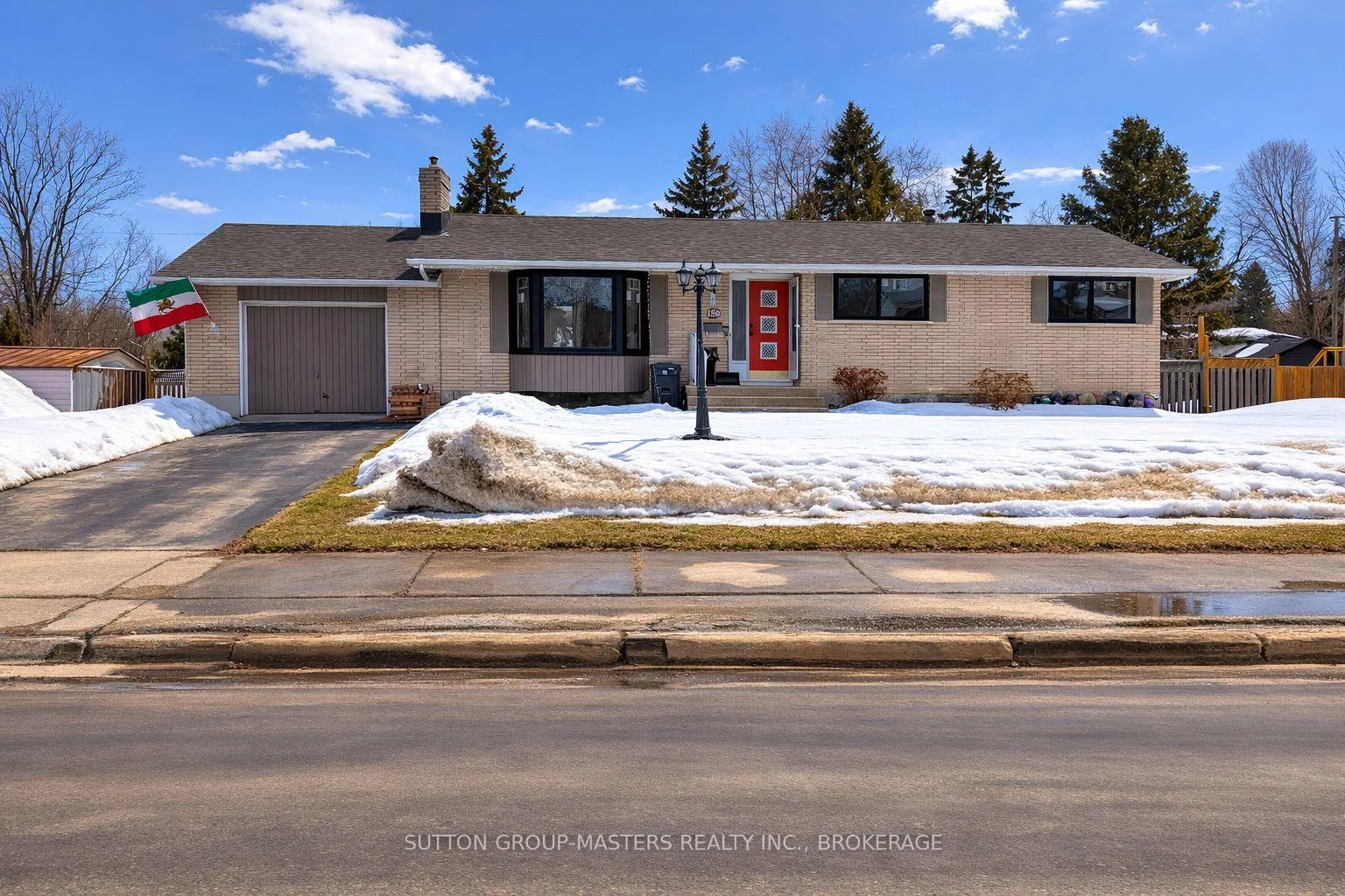 Photo 1 of 150 Manitou Crescent W, Loyalist, Amherstview — HOMEH