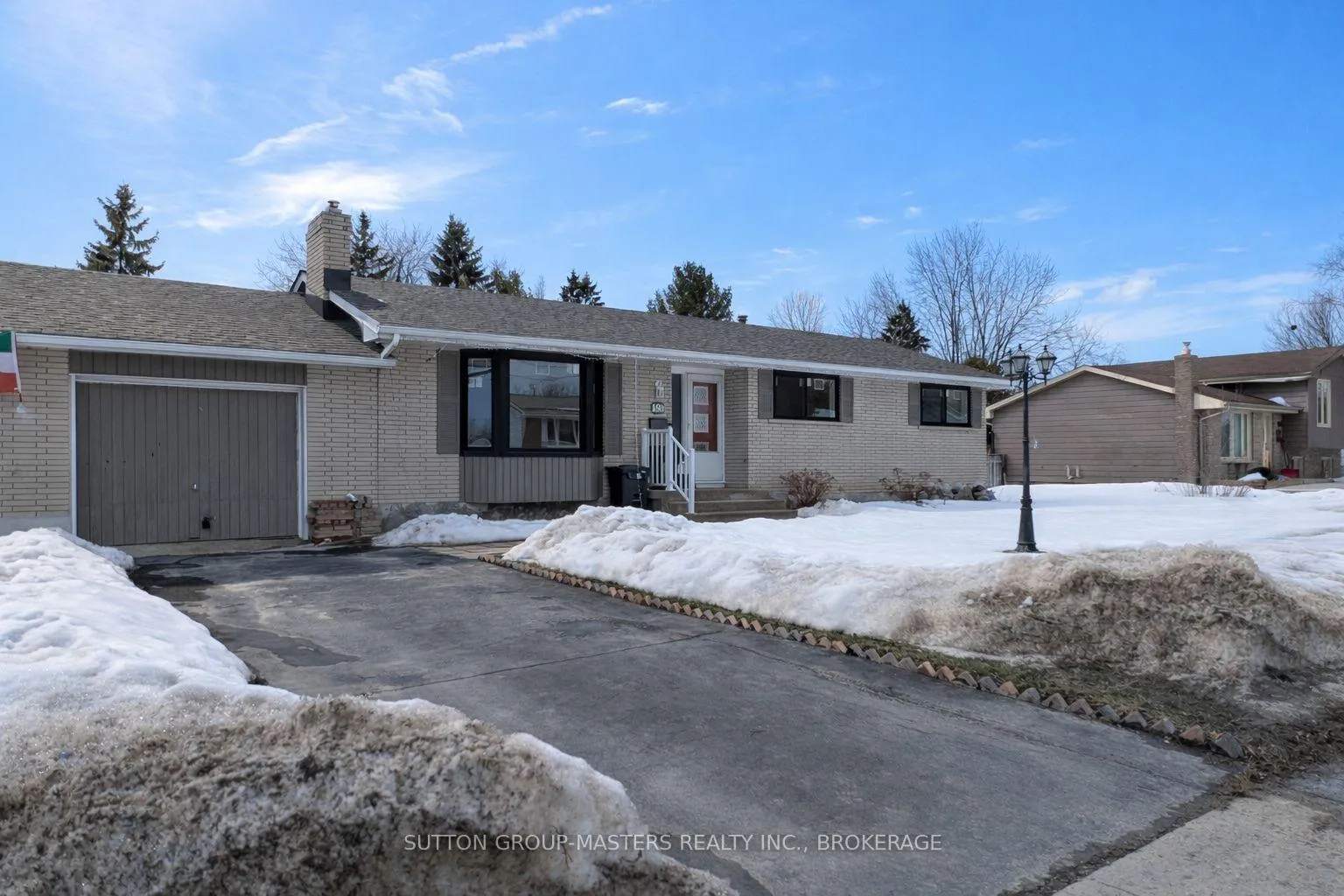 Photo 2 of 150 Manitou Crescent W, Loyalist, Amherstview — HOMEH
