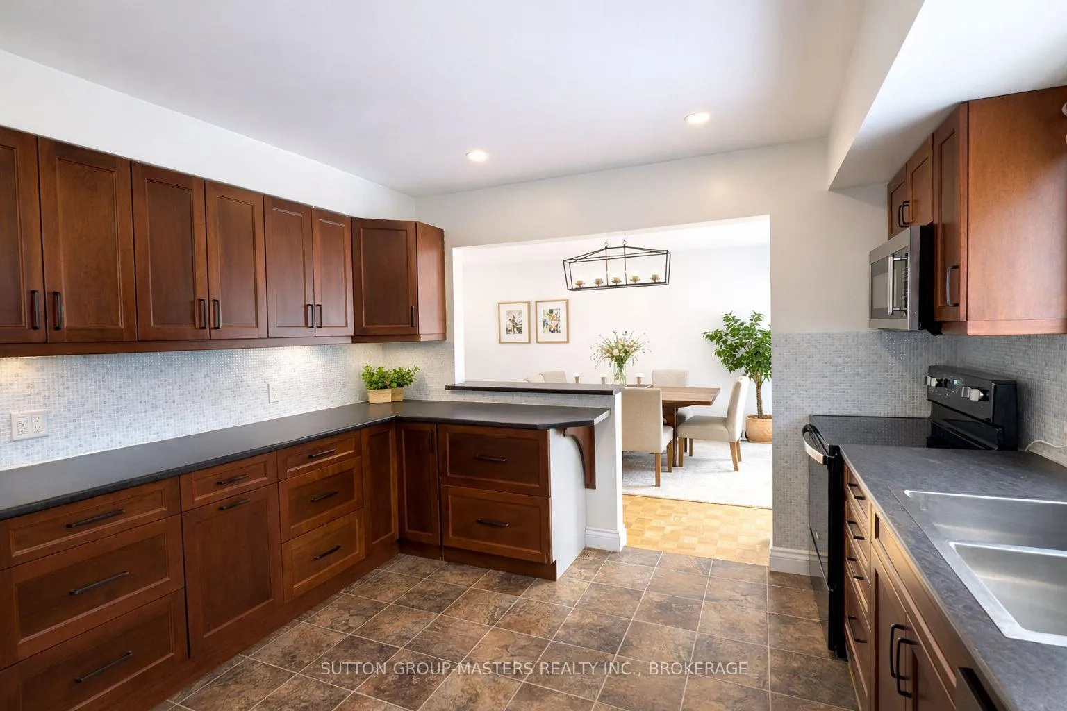 Photo 10 of 150 Manitou Crescent W, Loyalist, Amherstview — HOMEH