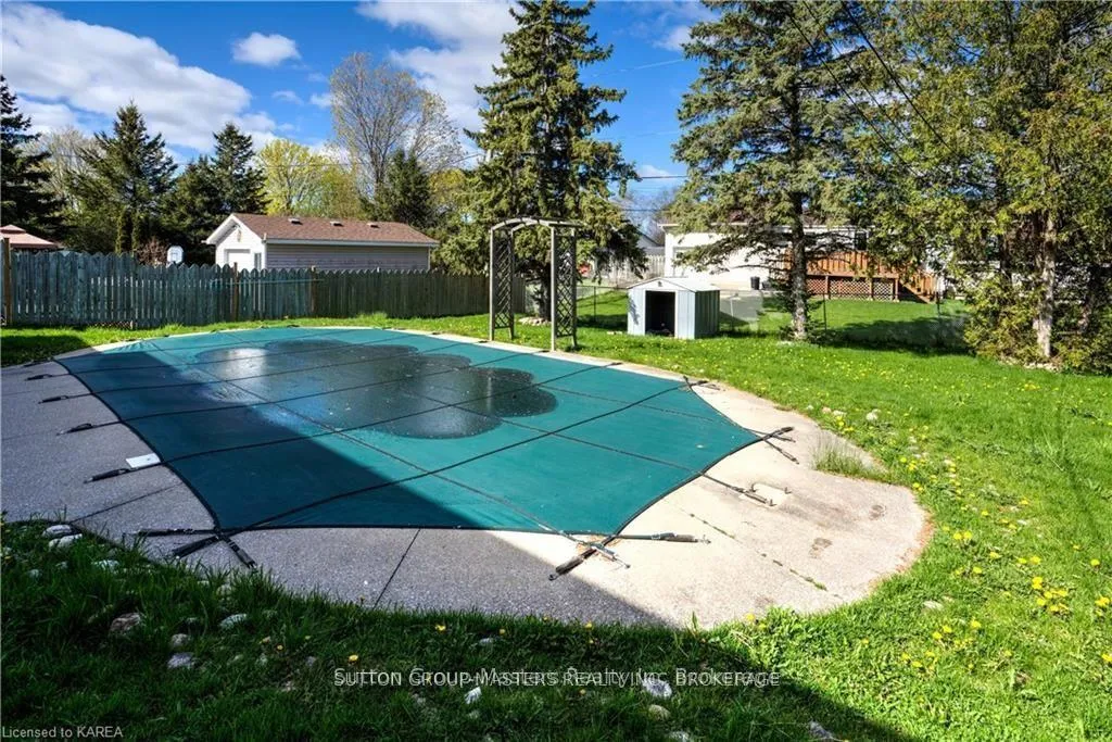 Photo 17 of 150 Manitou Crescent W, Loyalist, Amherstview — HOMEH