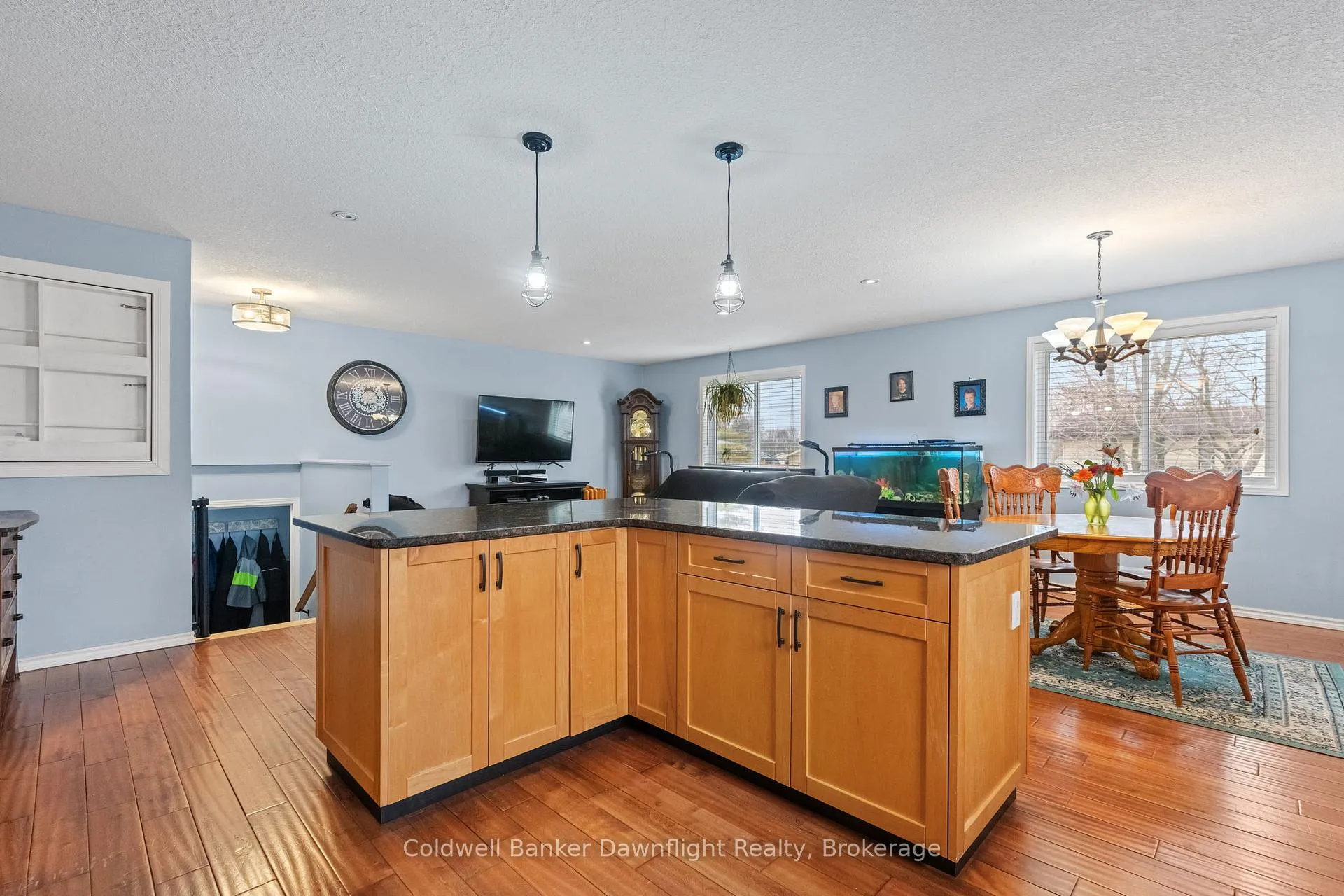 Photo 12 of 117 Mill Street, North Middlesex, Parkhill — HOMEH