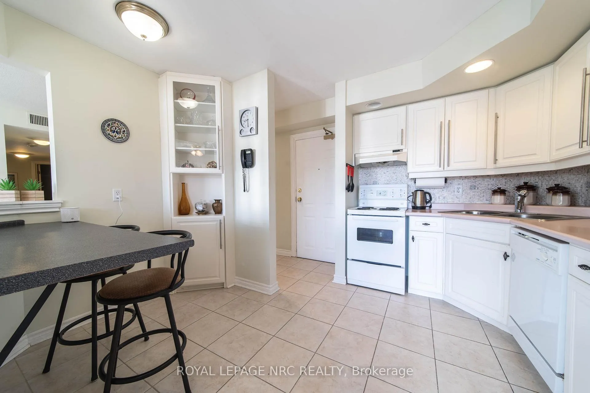 Photo 7 of Unit 202B, 1061 Vansickle Road N, St. Catharines, Grapeview — HOMEH